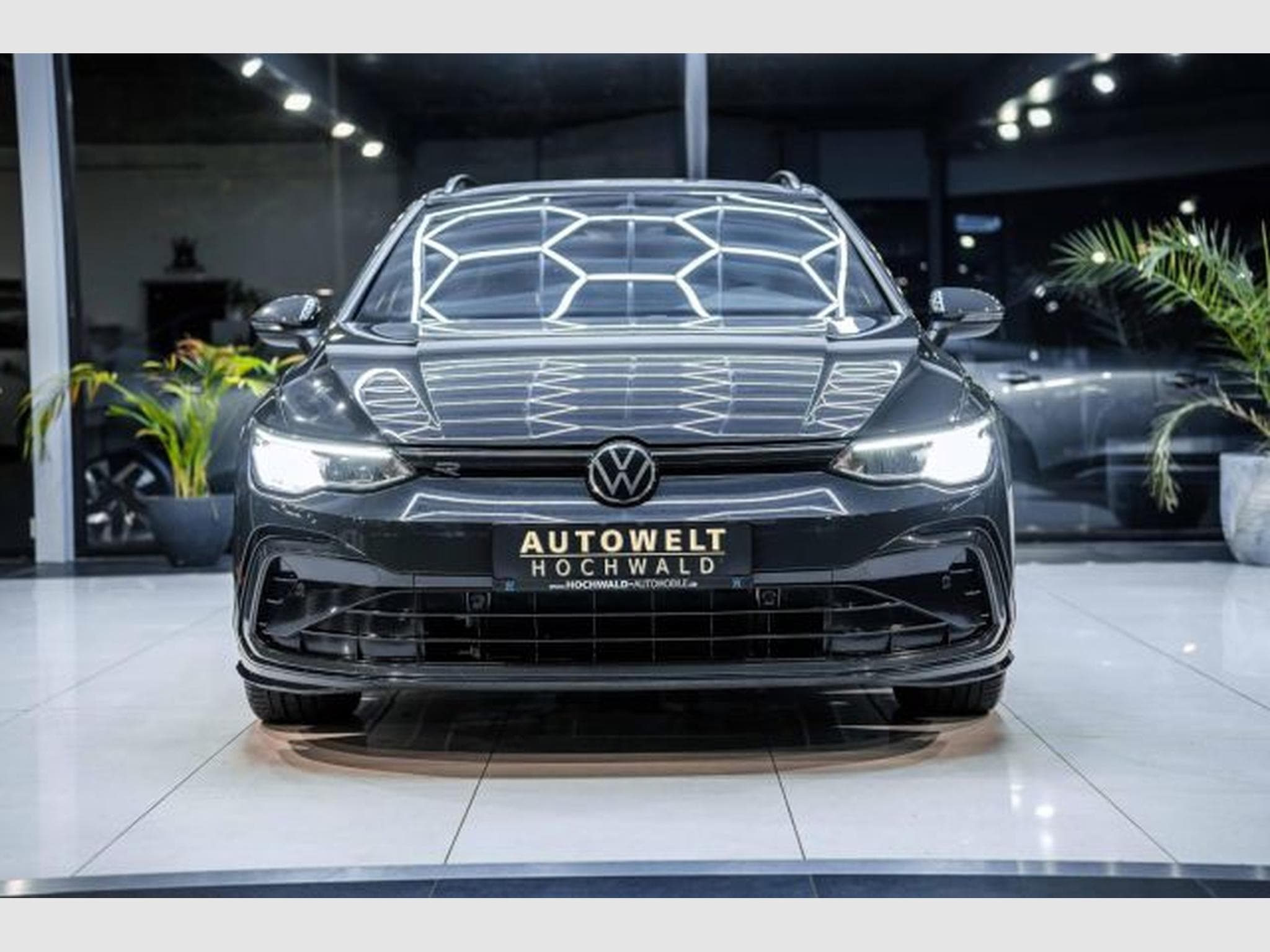 VW Golf Golf 8 2.0 TDI DSG R-Line NAVI LED H&amp;K RFK Side (2023) - Photo 5