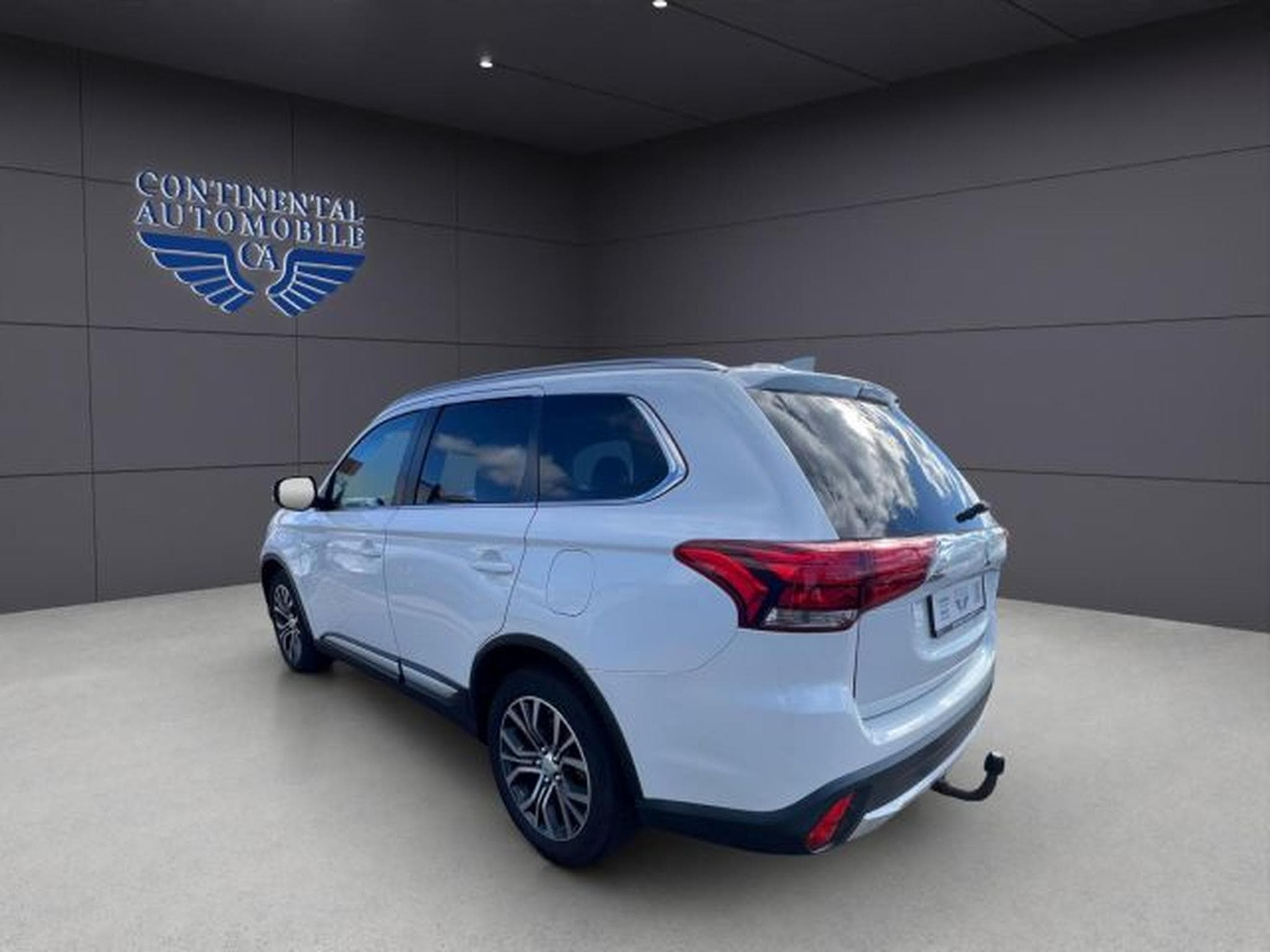 Mitsubishi Outlander Outlander 4x4 KLIMA,NAVI,PDC,360CAM,SHZ,XENON,BT (2017) - Photo 4