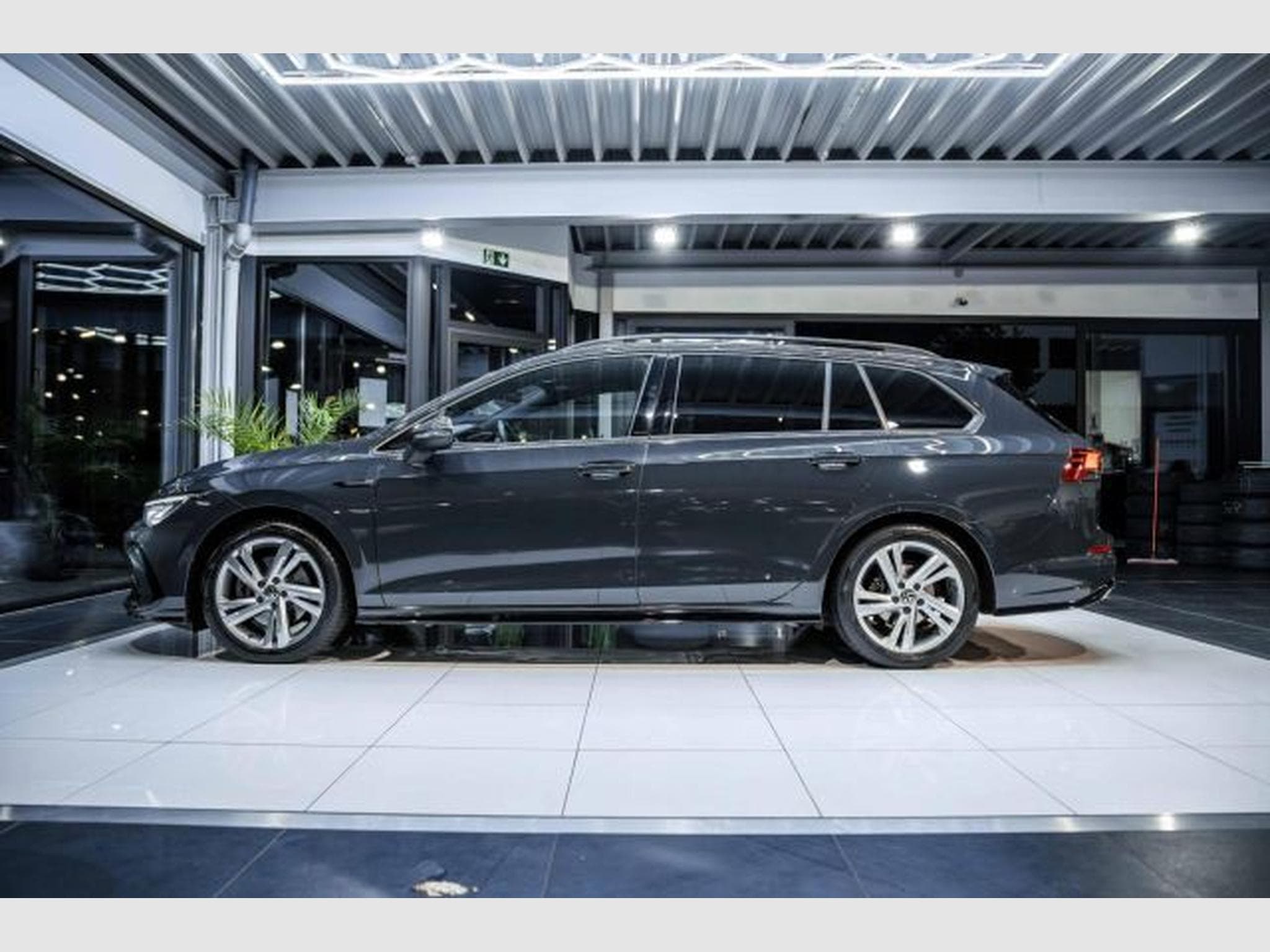 VW Golf Golf 8 2.0 TDI DSG R-Line NAVI LED H&amp;K RFK Side (2023) - Photo 10