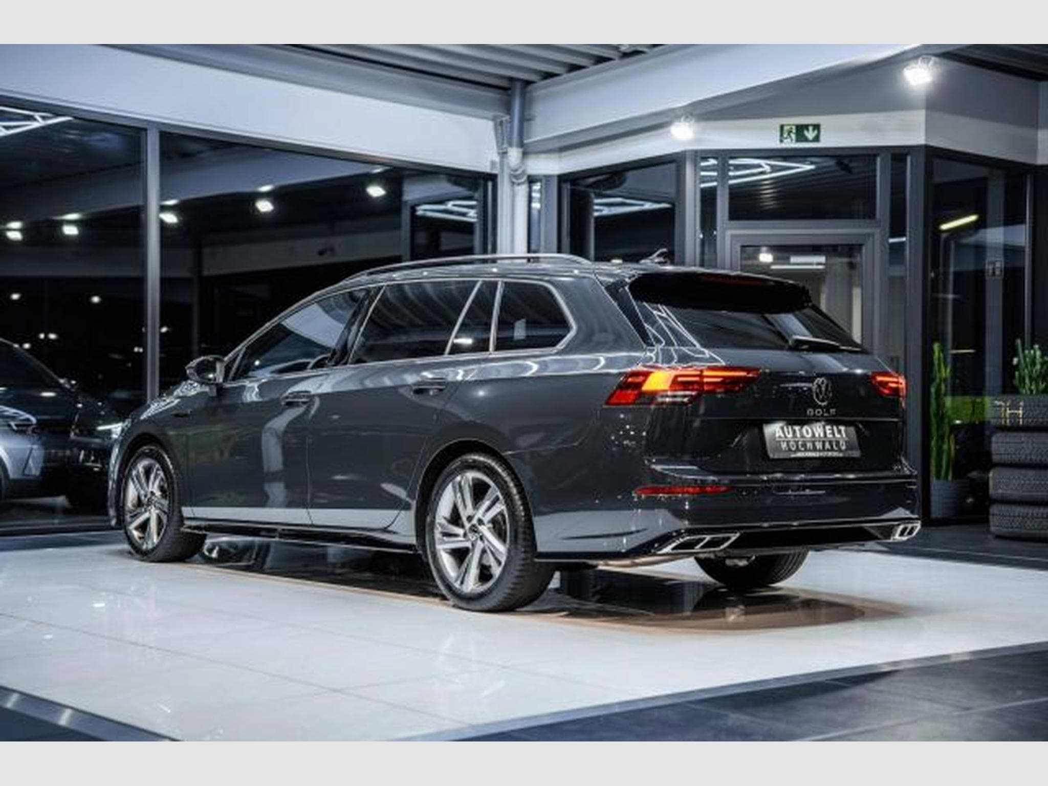 VW Golf Golf 8 2.0 TDI DSG R-Line NAVI LED H&amp;K RFK Side (2023) - Photo 11