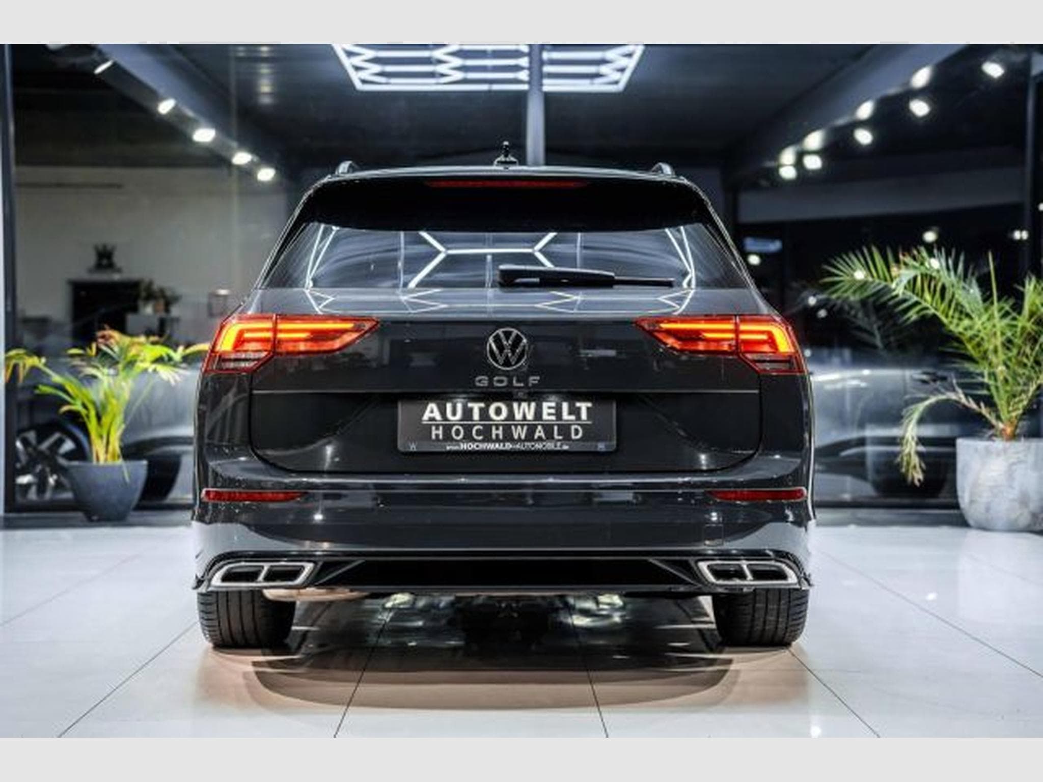 VW Golf Golf 8 2.0 TDI DSG R-Line NAVI LED H&amp;K RFK Side (2023) - Photo 12