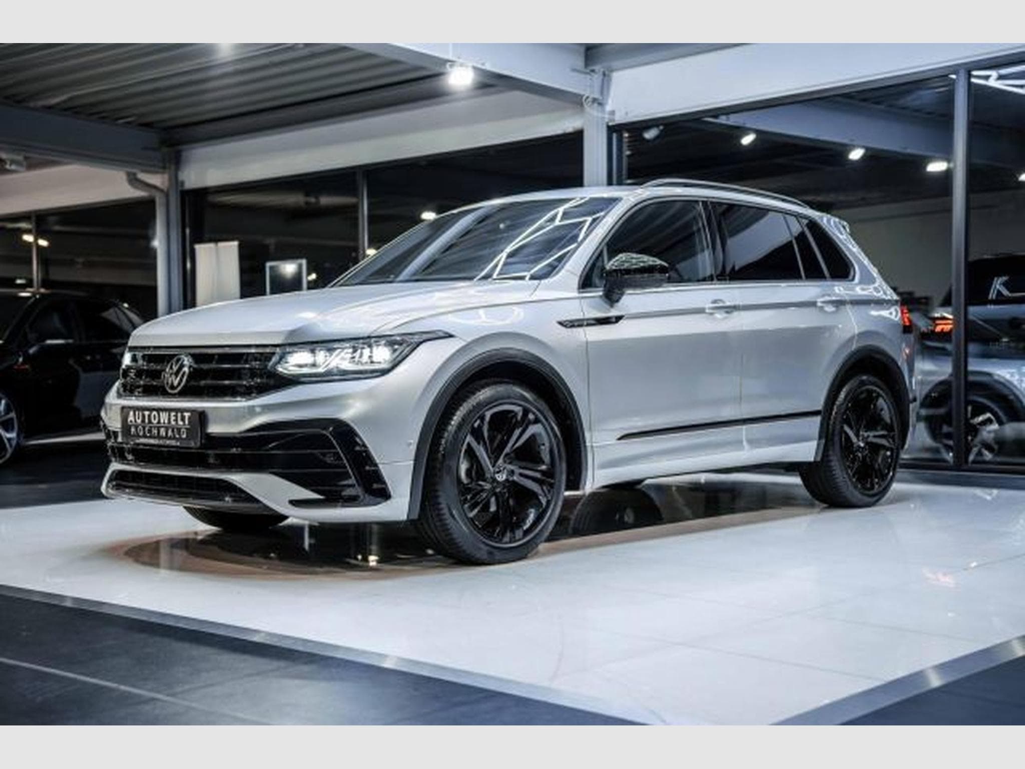 VW Tiguan Tiguan 1.5 TSI DSG R-Line NAVI IQ-LED KAMERA SHZ (2021) - Photo 4