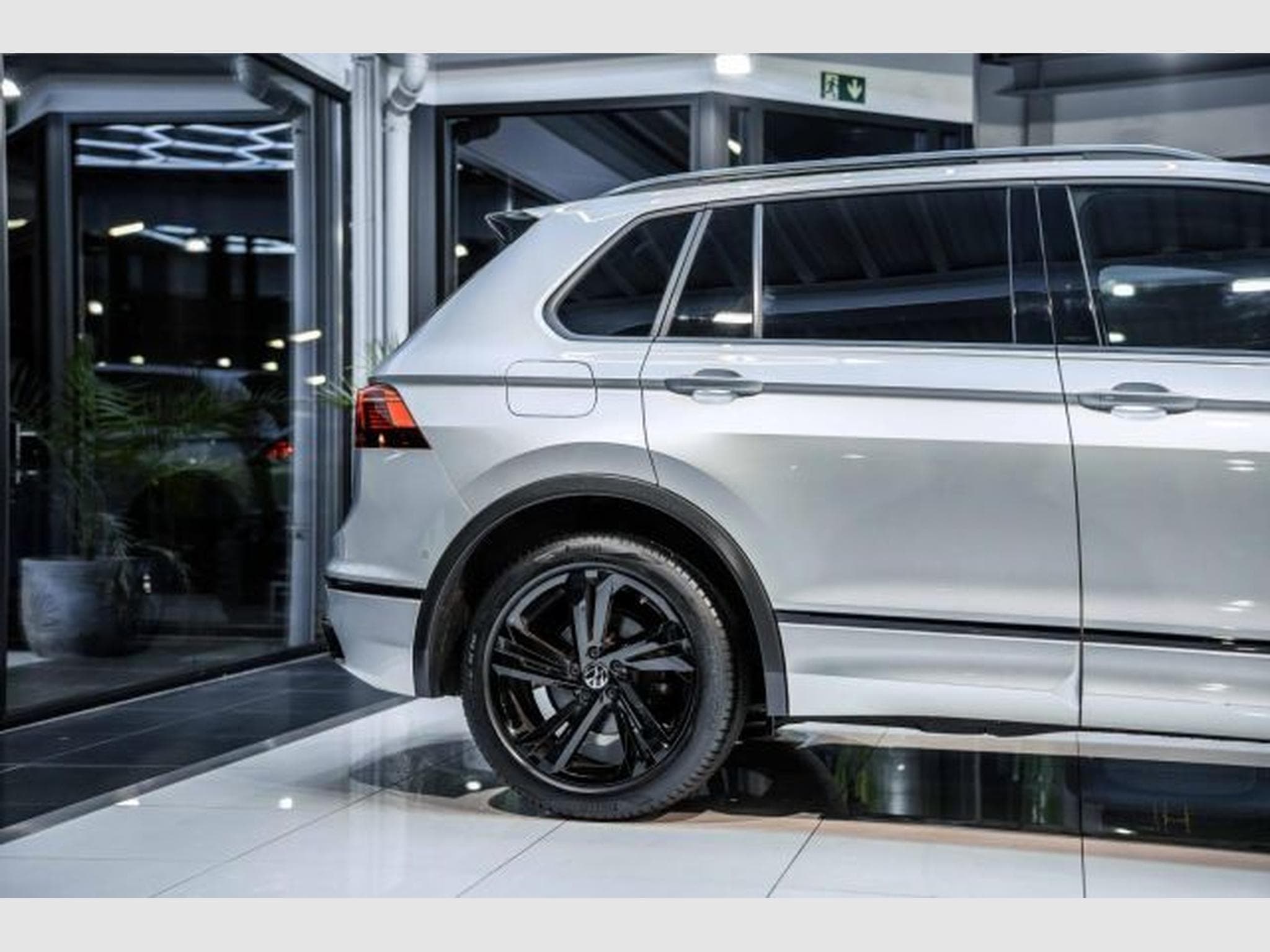 VW Tiguan Tiguan 1.5 TSI DSG R-Line NAVI IQ-LED KAMERA SHZ (2021) - Photo 8