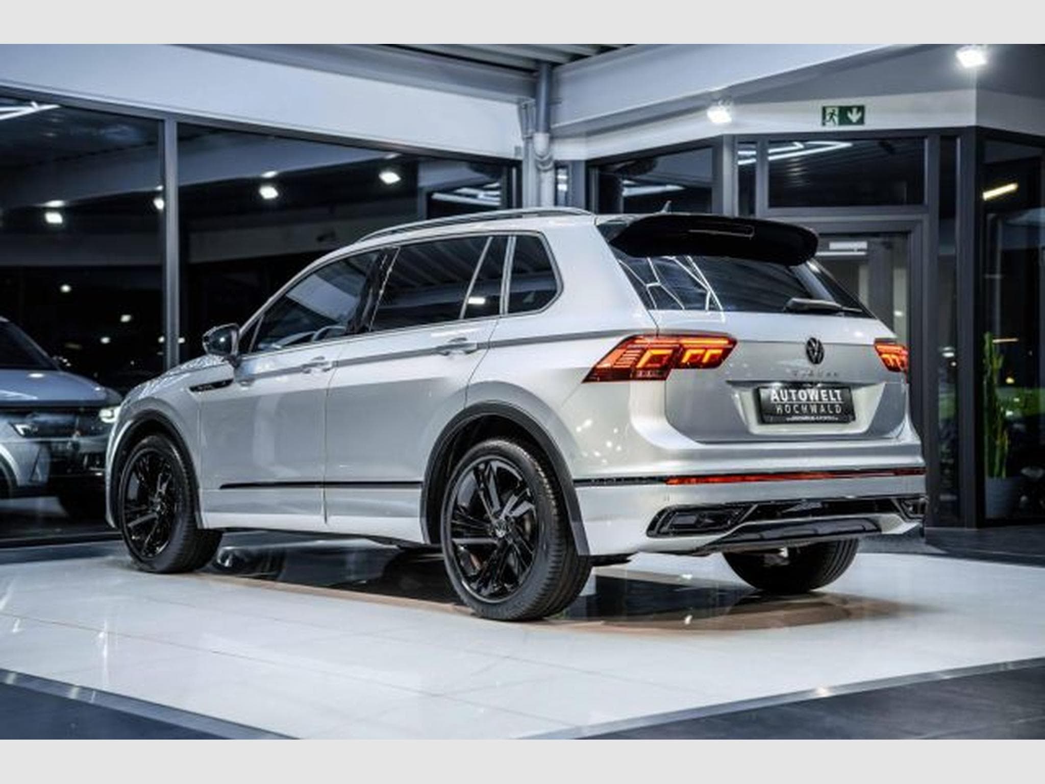 VW Tiguan Tiguan 1.5 TSI DSG R-Line NAVI IQ-LED KAMERA SHZ (2021) - Photo 12