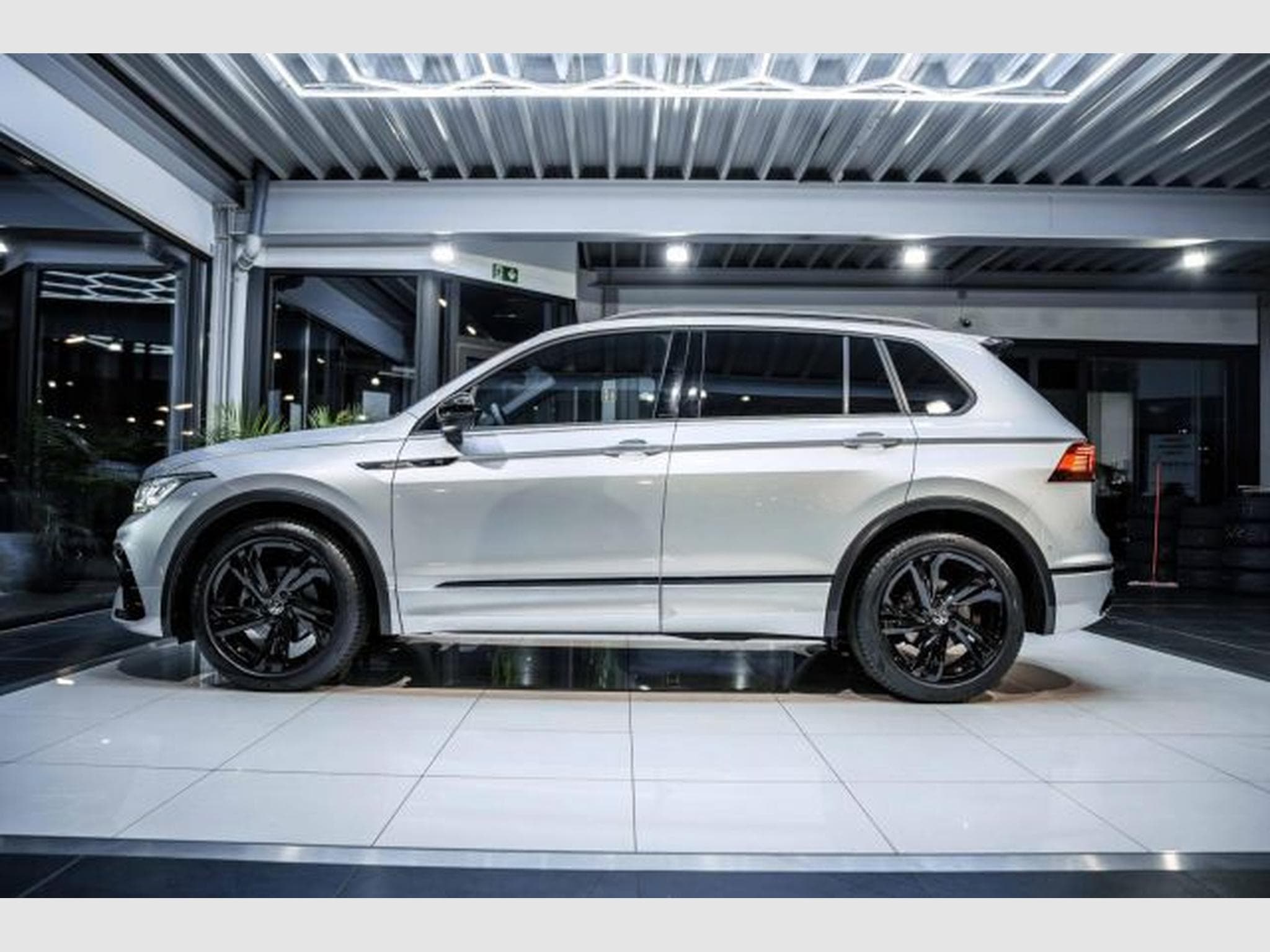VW Tiguan Tiguan 1.5 TSI DSG R-Line NAVI IQ-LED KAMERA SHZ (2021) - Photo 11