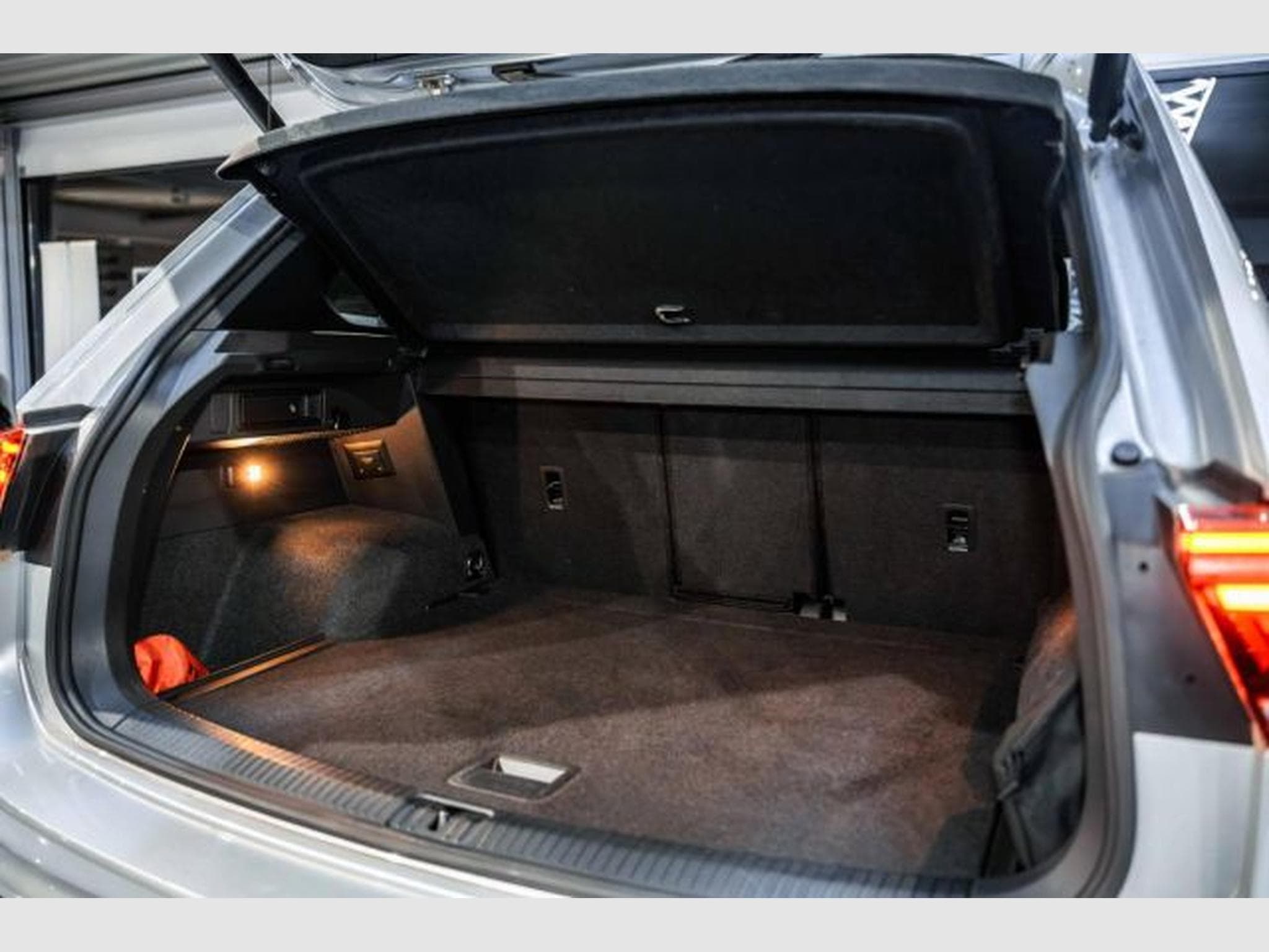 VW Tiguan Tiguan 1.5 TSI DSG R-Line NAVI IQ-LED KAMERA SHZ (2021) - Photo 15