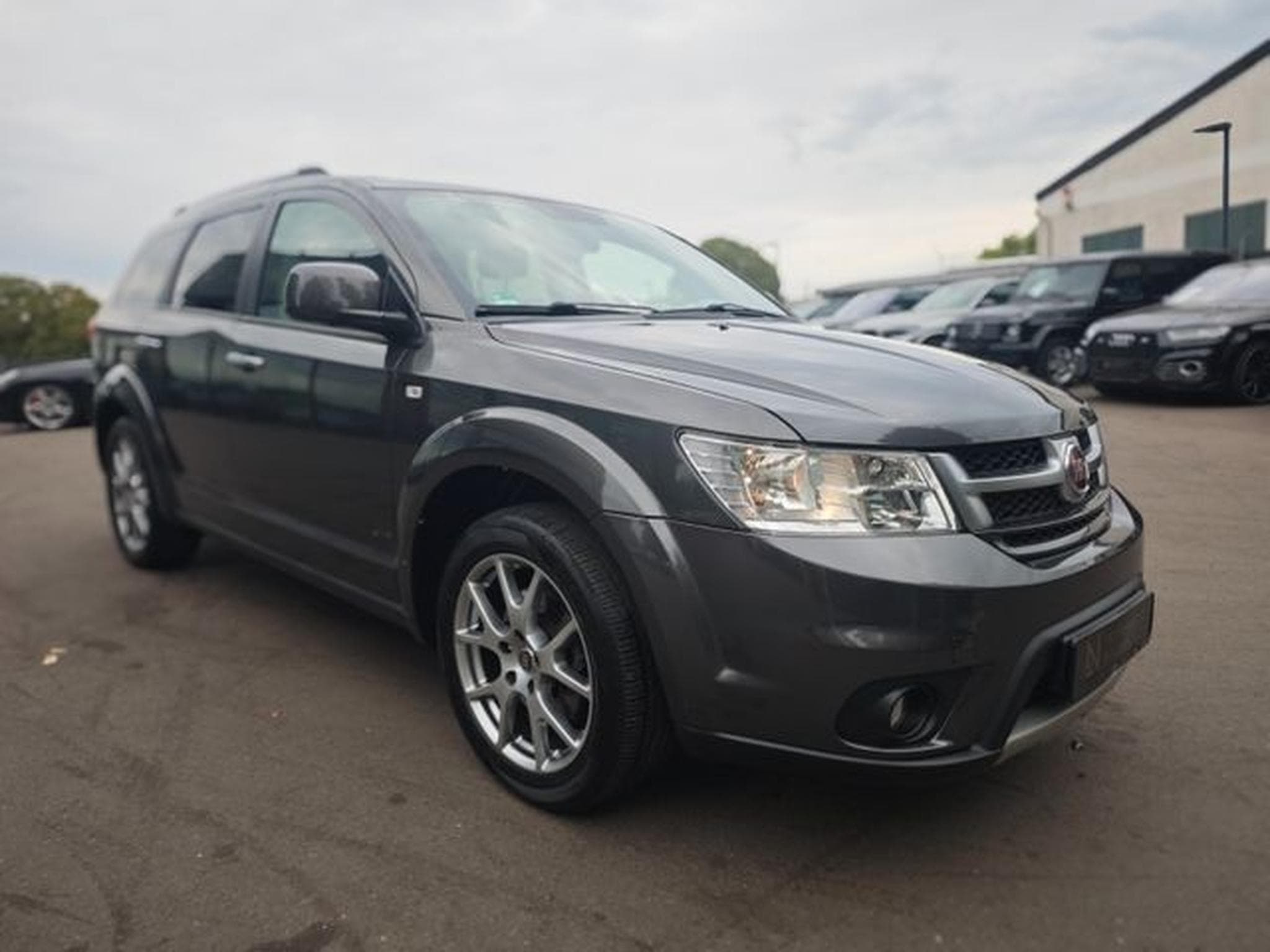Fiat Freemont FREEMONT LOUNGE AWD *2.HD*AUT*7 SITZE*NAVI*KAM* (2016) - Photo 4