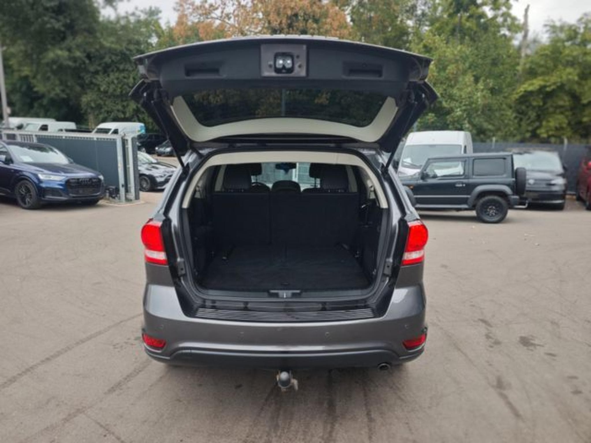 Fiat Freemont FREEMONT LOUNGE AWD *2.HD*AUT*7 SITZE*NAVI*KAM* (2016) - Photo 9