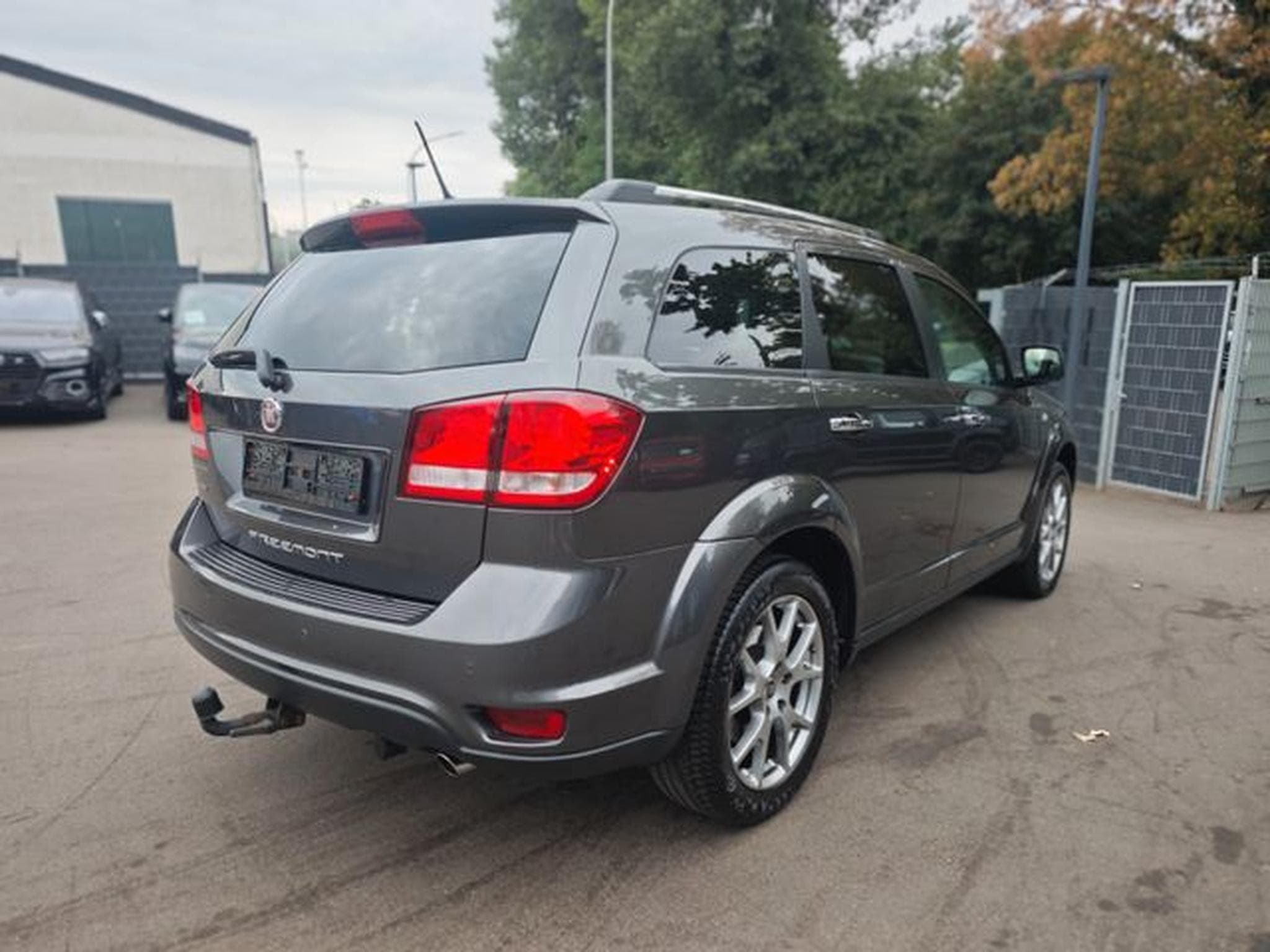 Fiat Freemont FREEMONT LOUNGE AWD *2.HD*AUT*7 SITZE*NAVI*KAM* (2016) - Photo 6