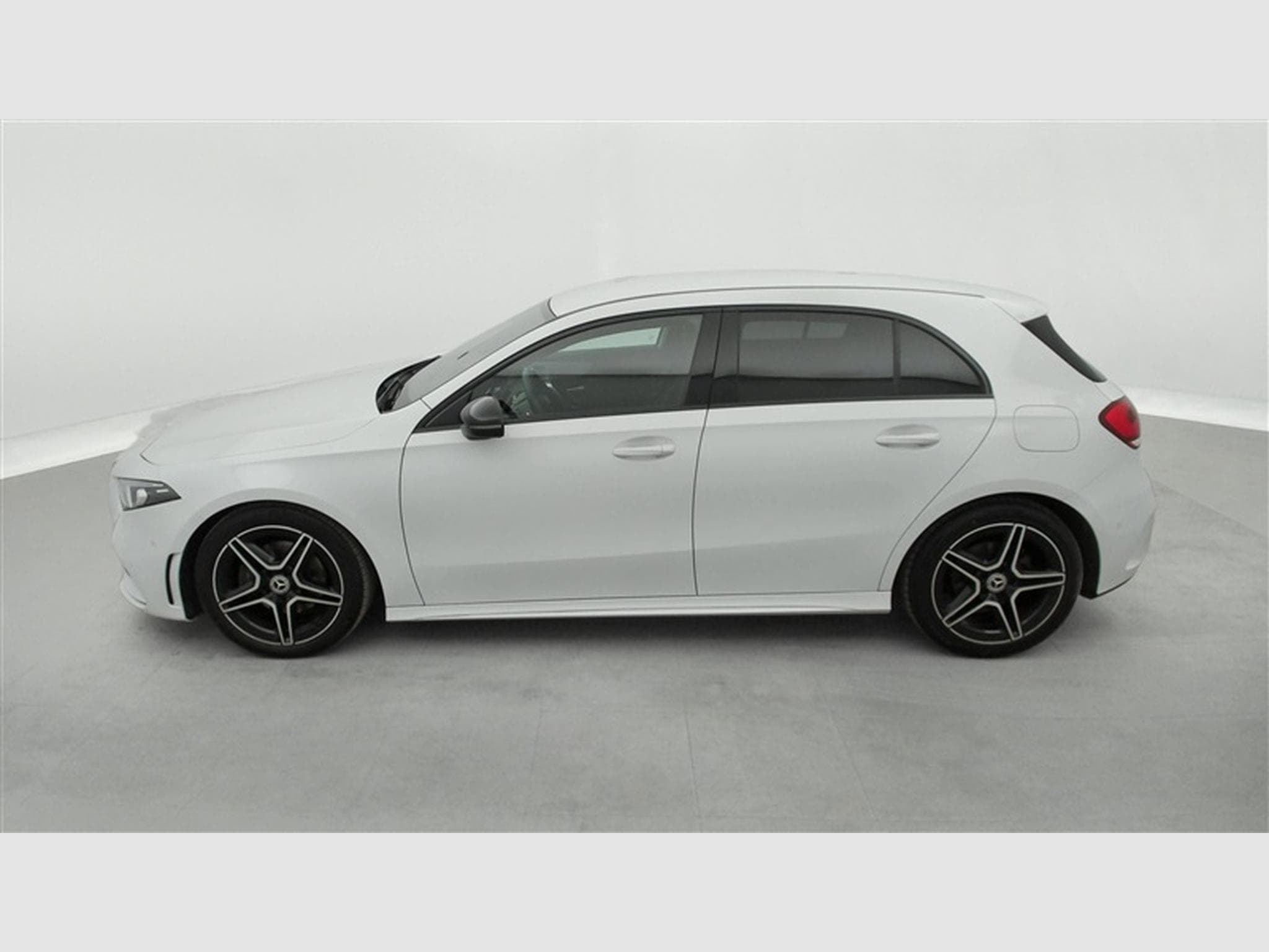 Mercedes A 180 A 180 d PACK AMG NAVI / S-CUIR / FULL LED (2021) - Foto 3