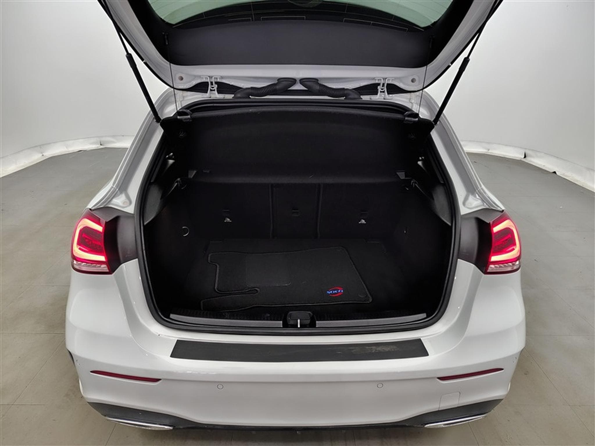 Mercedes A 180 A 180 d PACK AMG NAVI / S-CUIR / FULL LED (2021) - Foto 14