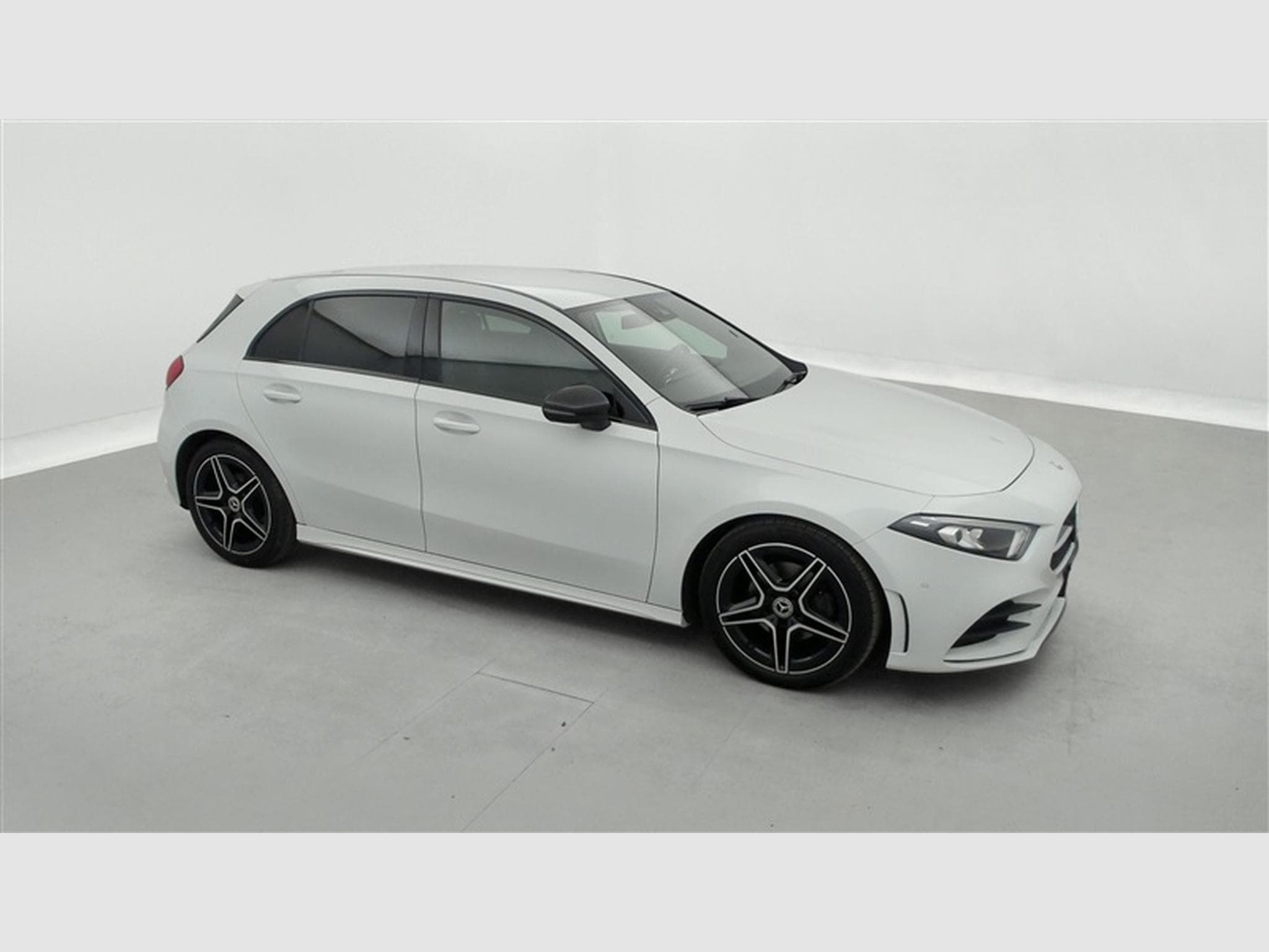 Mercedes A 180 A 180 d PACK AMG NAVI / S-CUIR / FULL LED (2021) - Foto 22