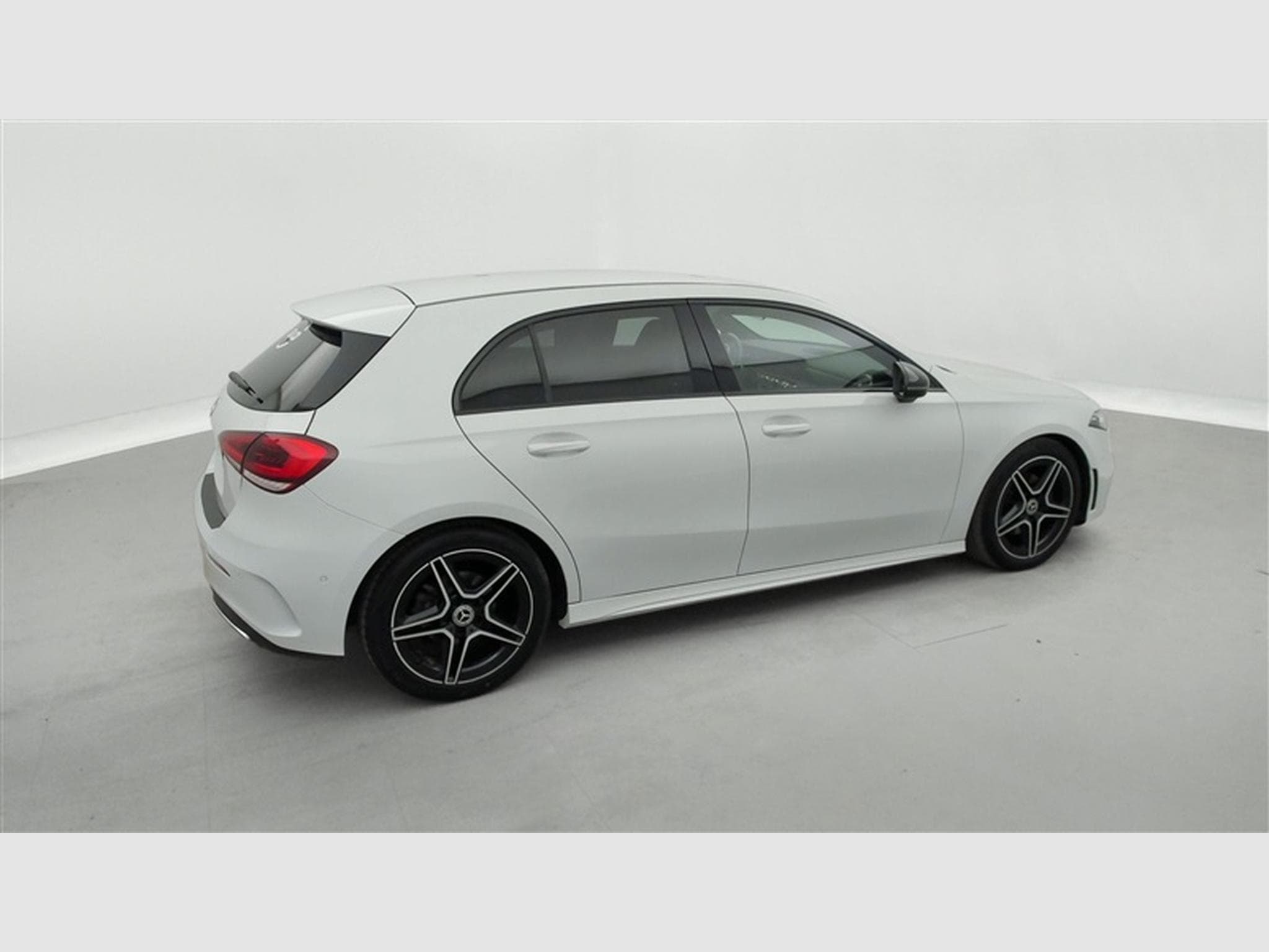 Mercedes A 180 A 180 d PACK AMG NAVI / S-CUIR / FULL LED (2021) - Foto 24