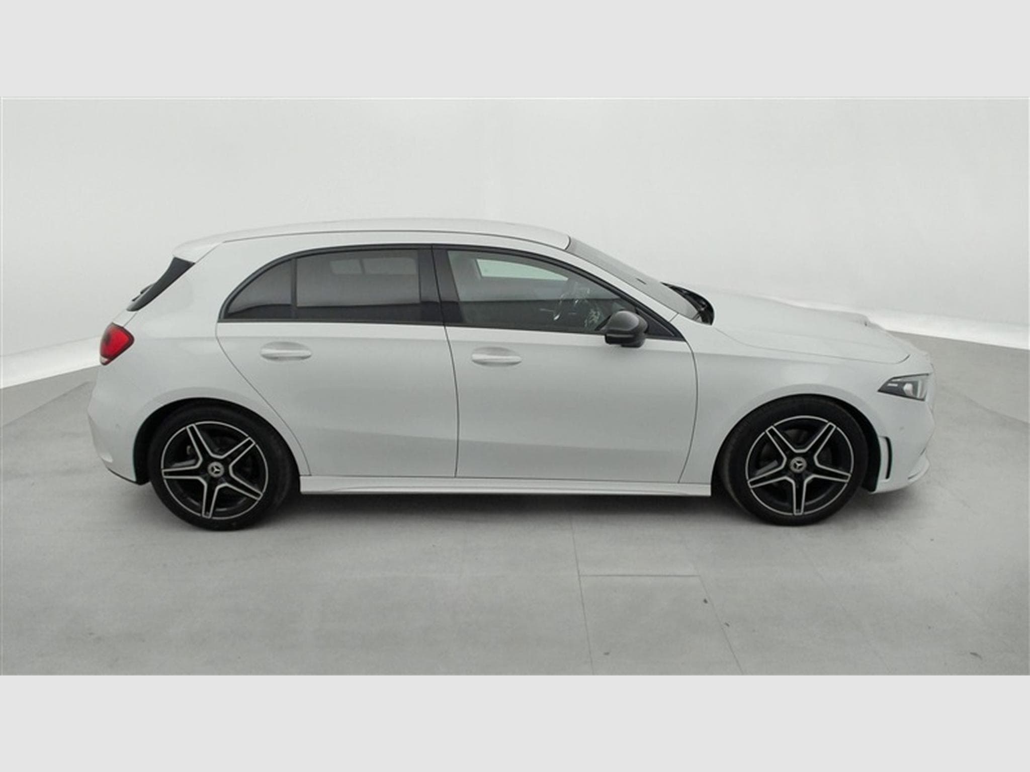 Mercedes A 180 A 180 d PACK AMG NAVI / S-CUIR / FULL LED (2021) - Foto 23