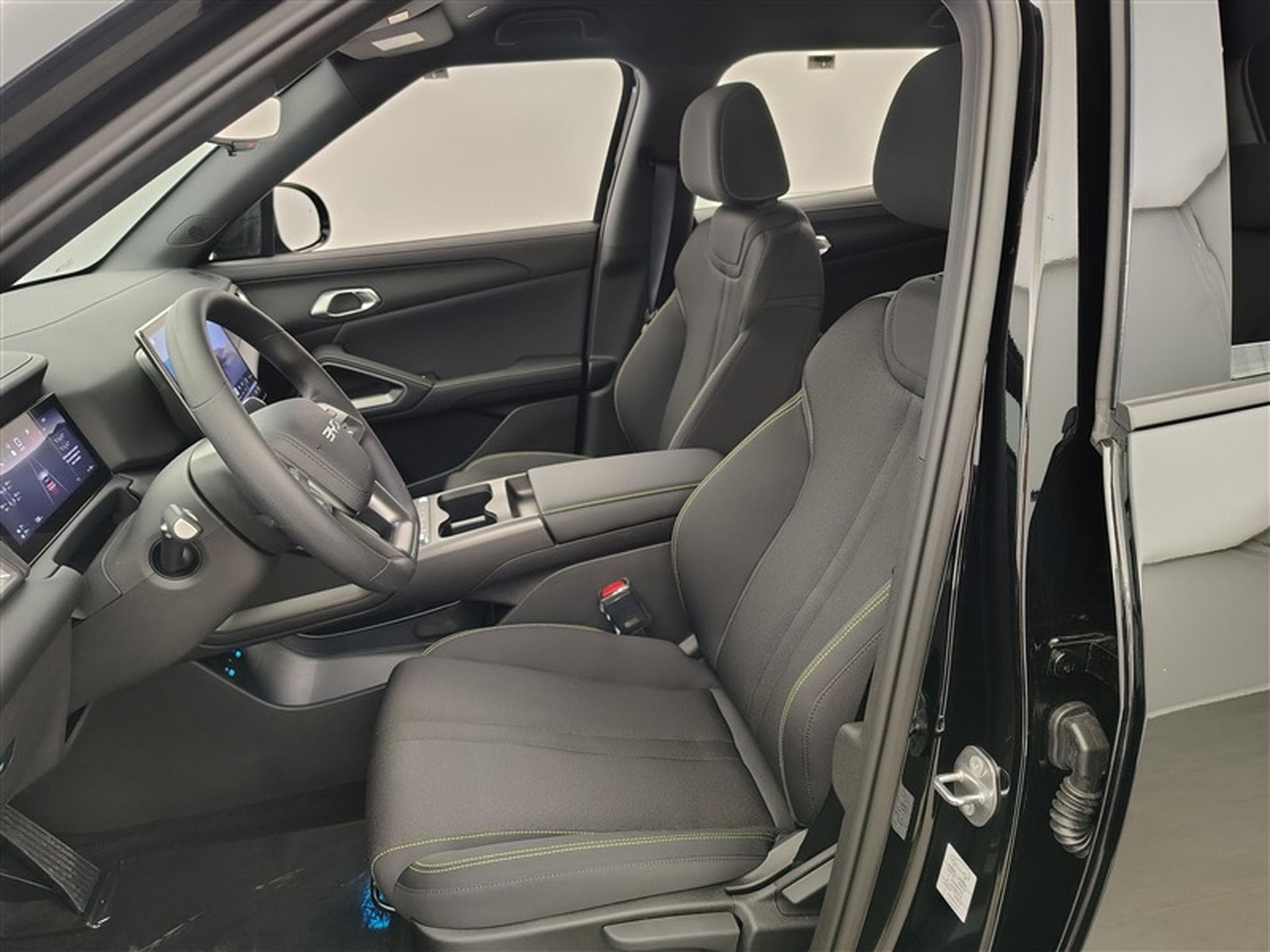 BYD Atto 2 1.5 DM-i Active CARPLAY / FULL LED / CAMERA (2026) - Photo 7
