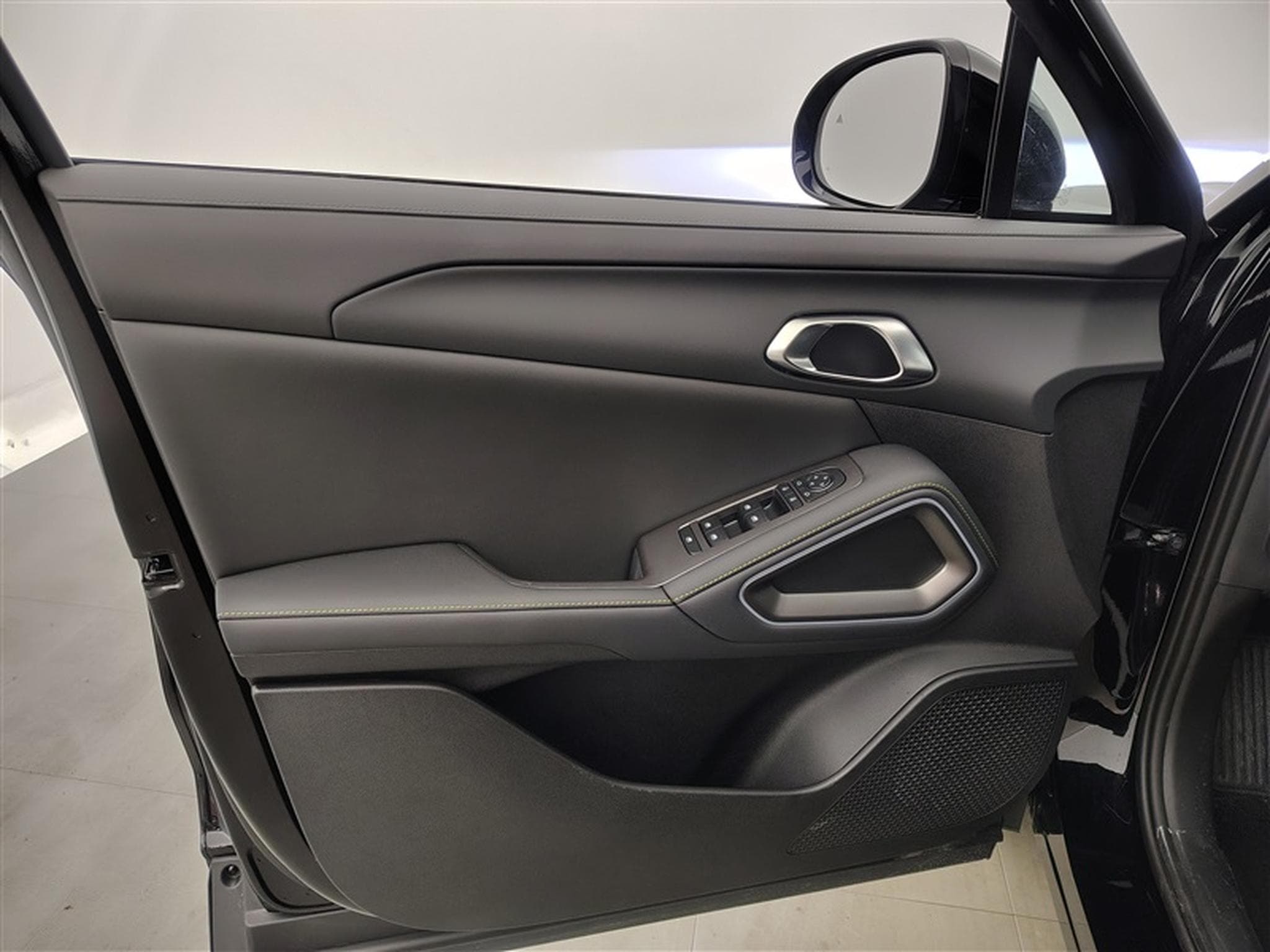 BYD Atto 2 1.5 DM-i Active CARPLAY / FULL LED / CAMERA (2026) - Photo 17