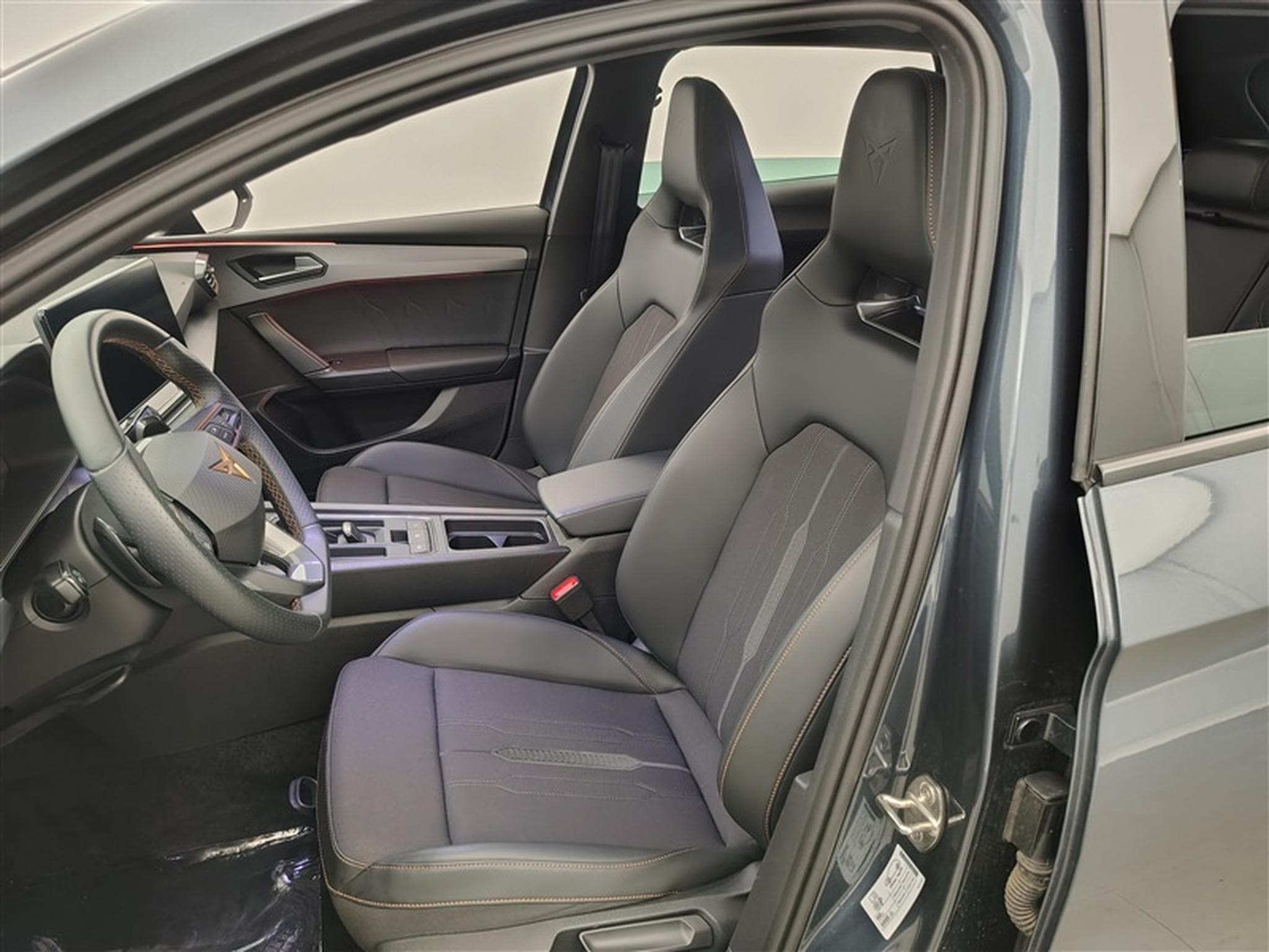 Cupra Leon ST 1.4 e-Hybrid DSG PHEV NAVI / FULL LED / CAMERA (2022) - Photo 7
