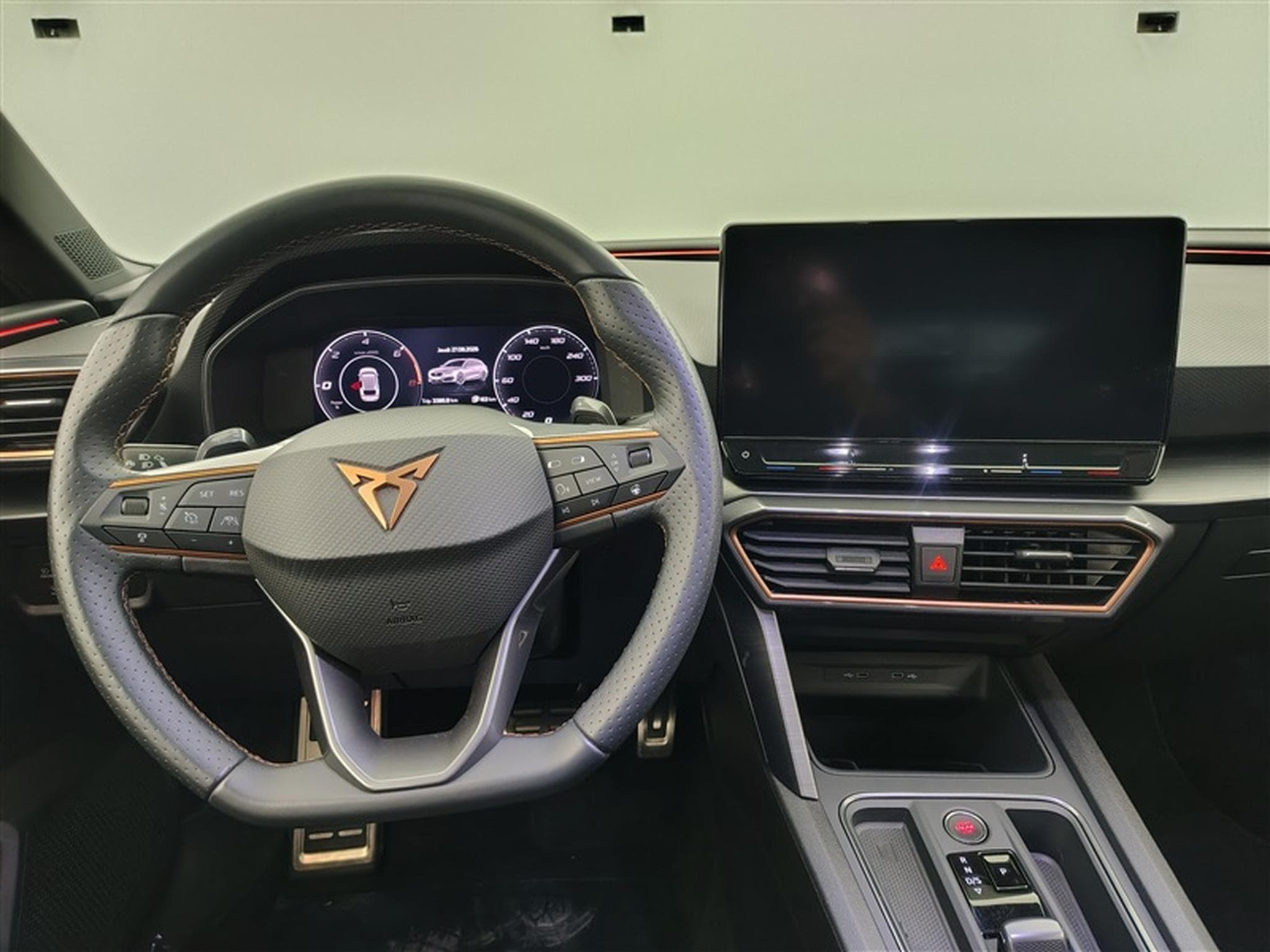 Cupra Leon ST 1.4 e-Hybrid DSG PHEV NAVI / FULL LED / CAMERA (2022) - Photo 9
