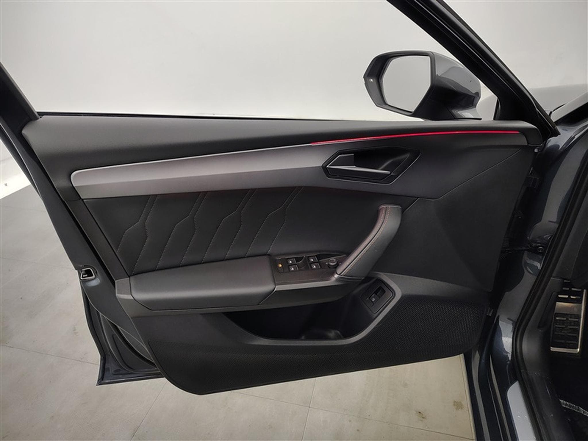 Cupra Leon ST 1.4 e-Hybrid DSG PHEV NAVI / FULL LED / CAMERA (2022) - Photo 17
