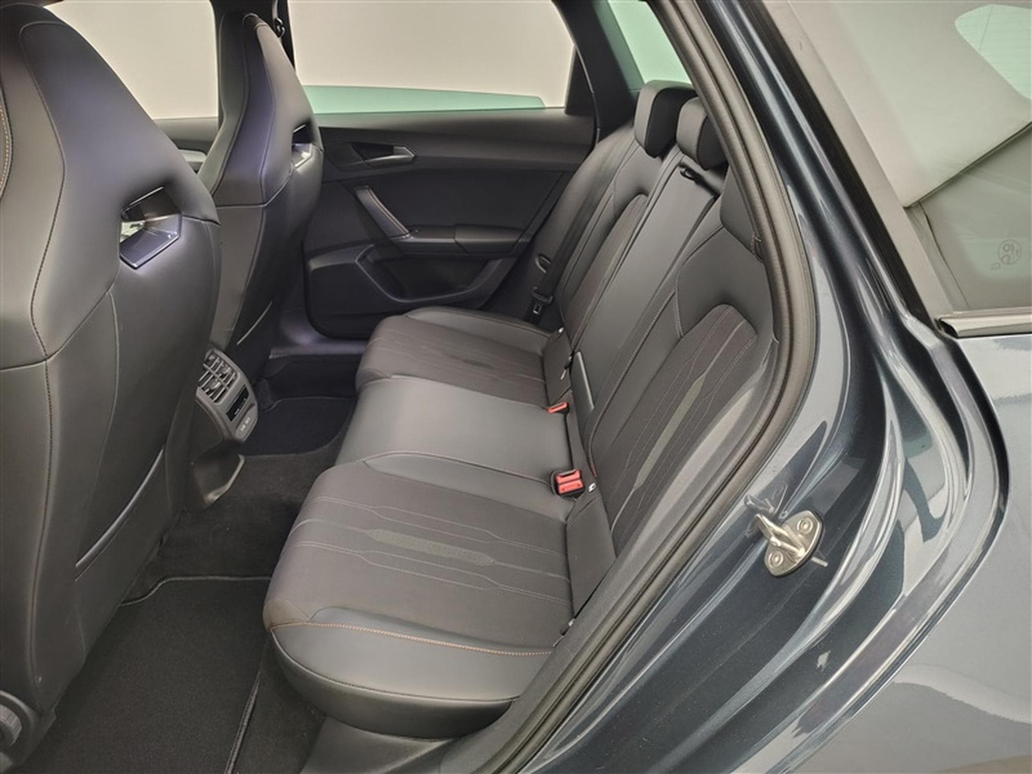 Cupra Leon ST 1.4 e-Hybrid DSG PHEV NAVI / FULL LED / CAMERA (2022) - Photo 13