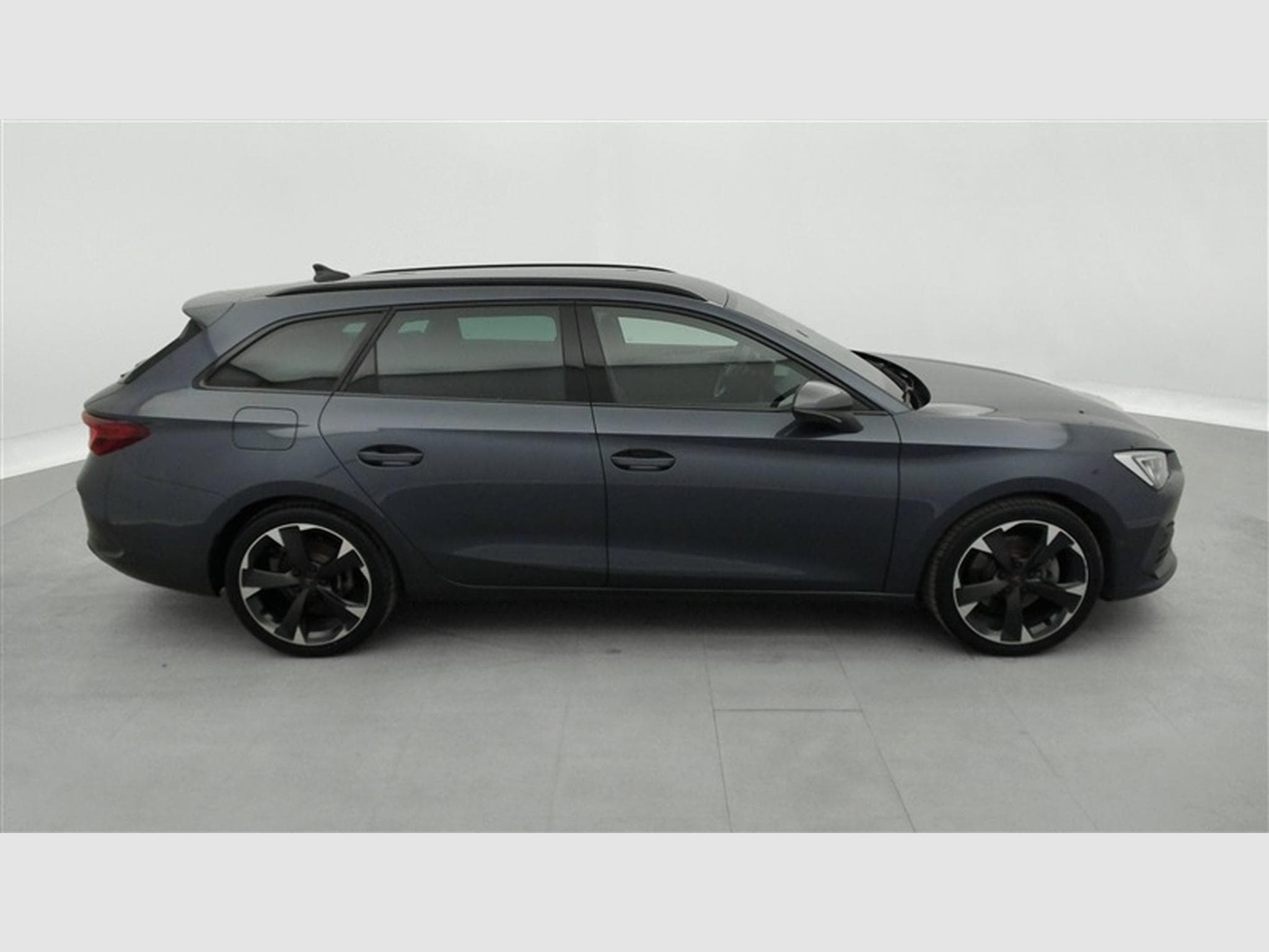 Cupra Leon ST 1.4 e-Hybrid DSG PHEV NAVI / FULL LED / CAMERA (2022) - Photo 24