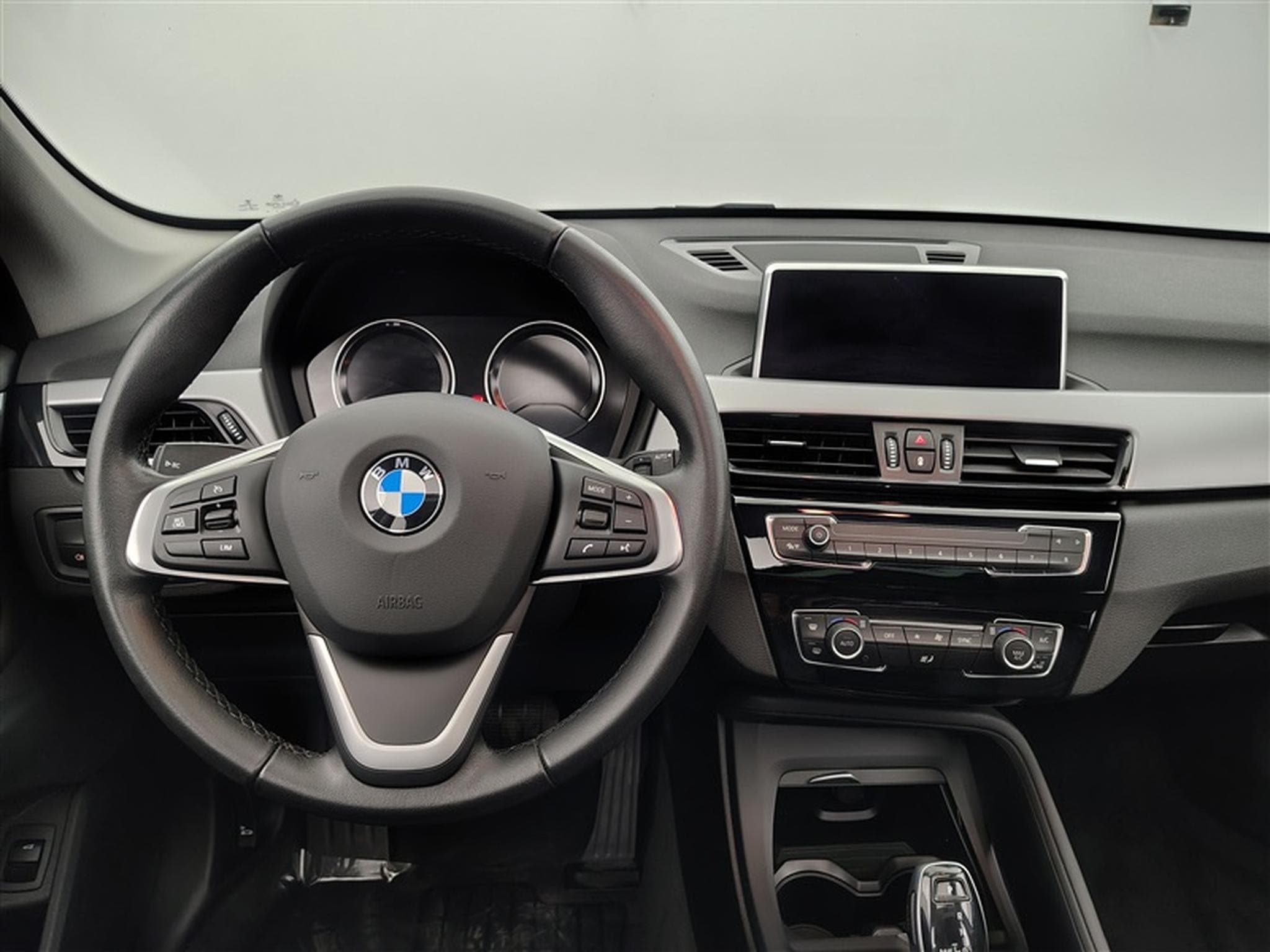 BMW X1 1.5 dA sDrive16 Business CUIR/NAVI/TO PANO/JA17 (2021) - Foto 9