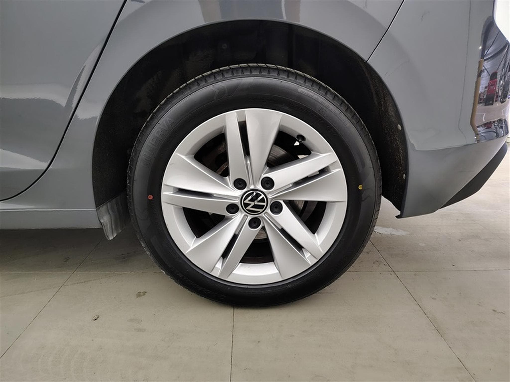 VW Golf 1.0 eTSI Life Business Premium OPF DSG (2023) - Photo 6