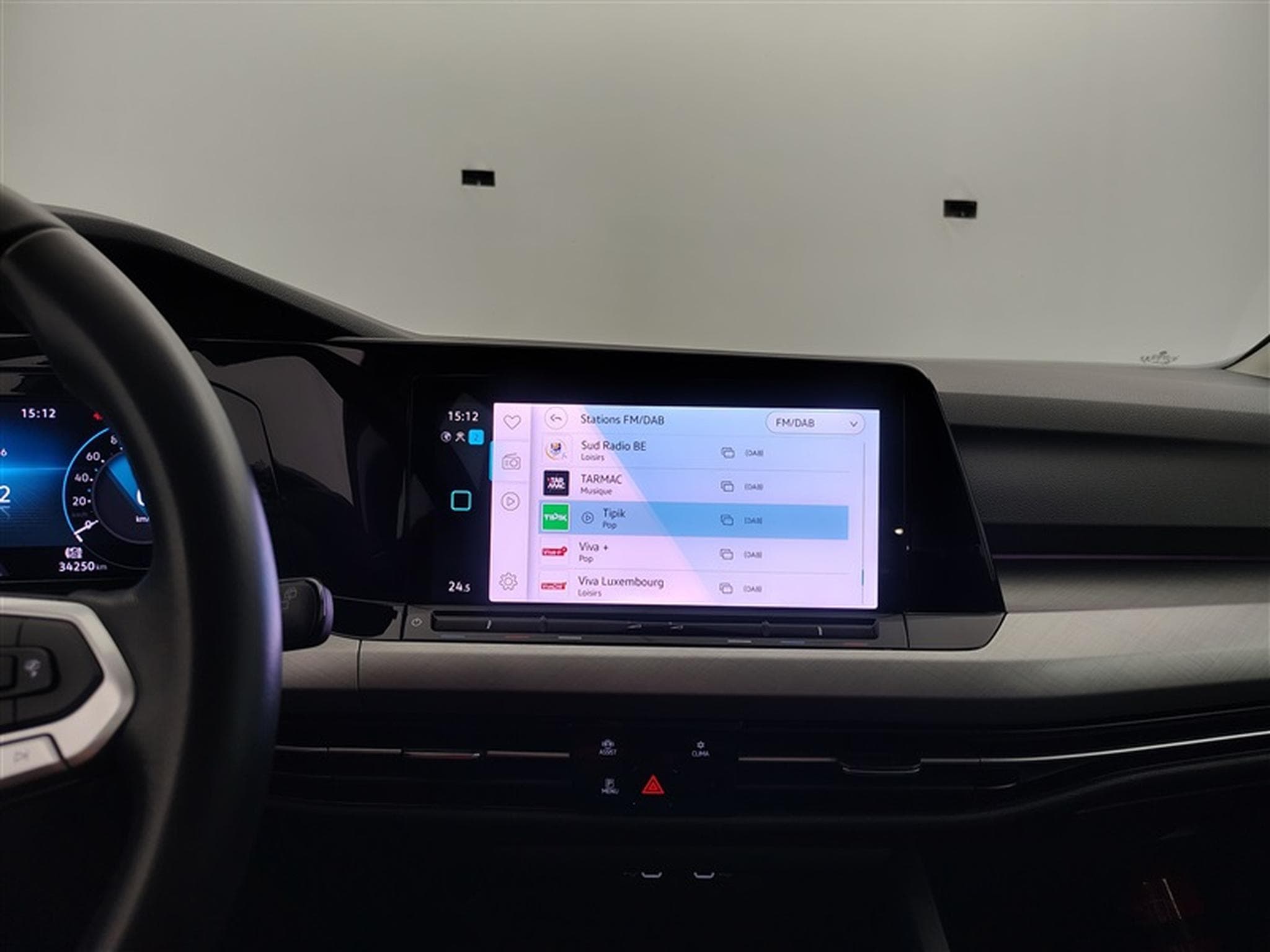 VW Golf 1.0 eTSI Life Business Premium OPF DSG (2023) - Photo 11