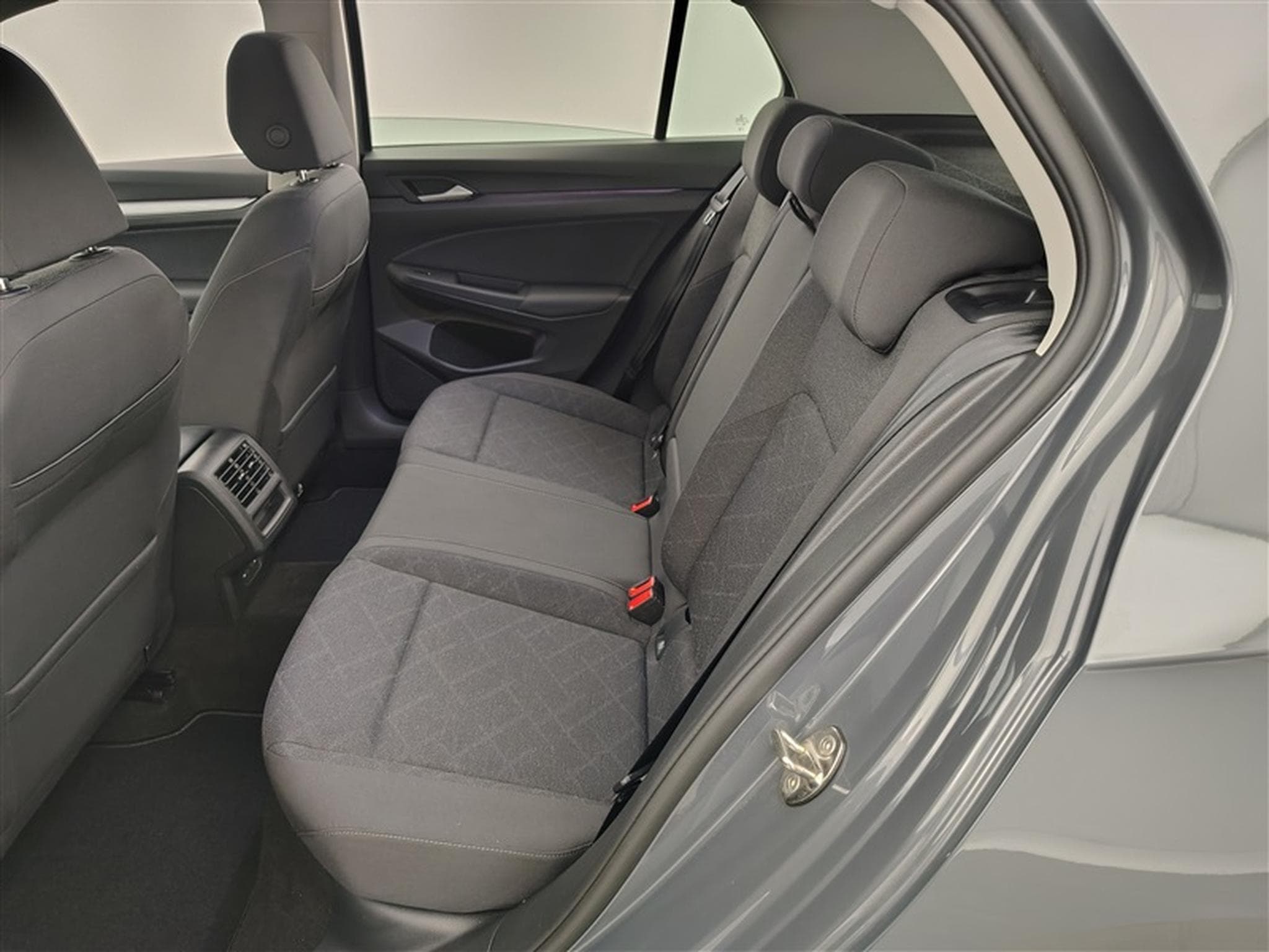 VW Golf 1.0 eTSI Life Business Premium OPF DSG (2023) - Photo 13