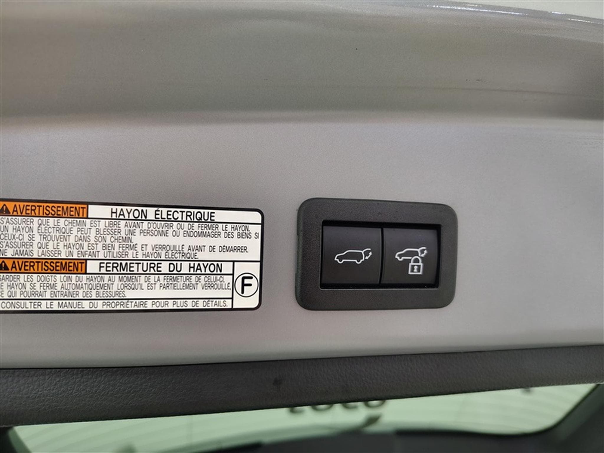 Toyota Corolla Hybrid 1.8 2WD Premium e-CVT (103 kW) (2023) - Photo 19
