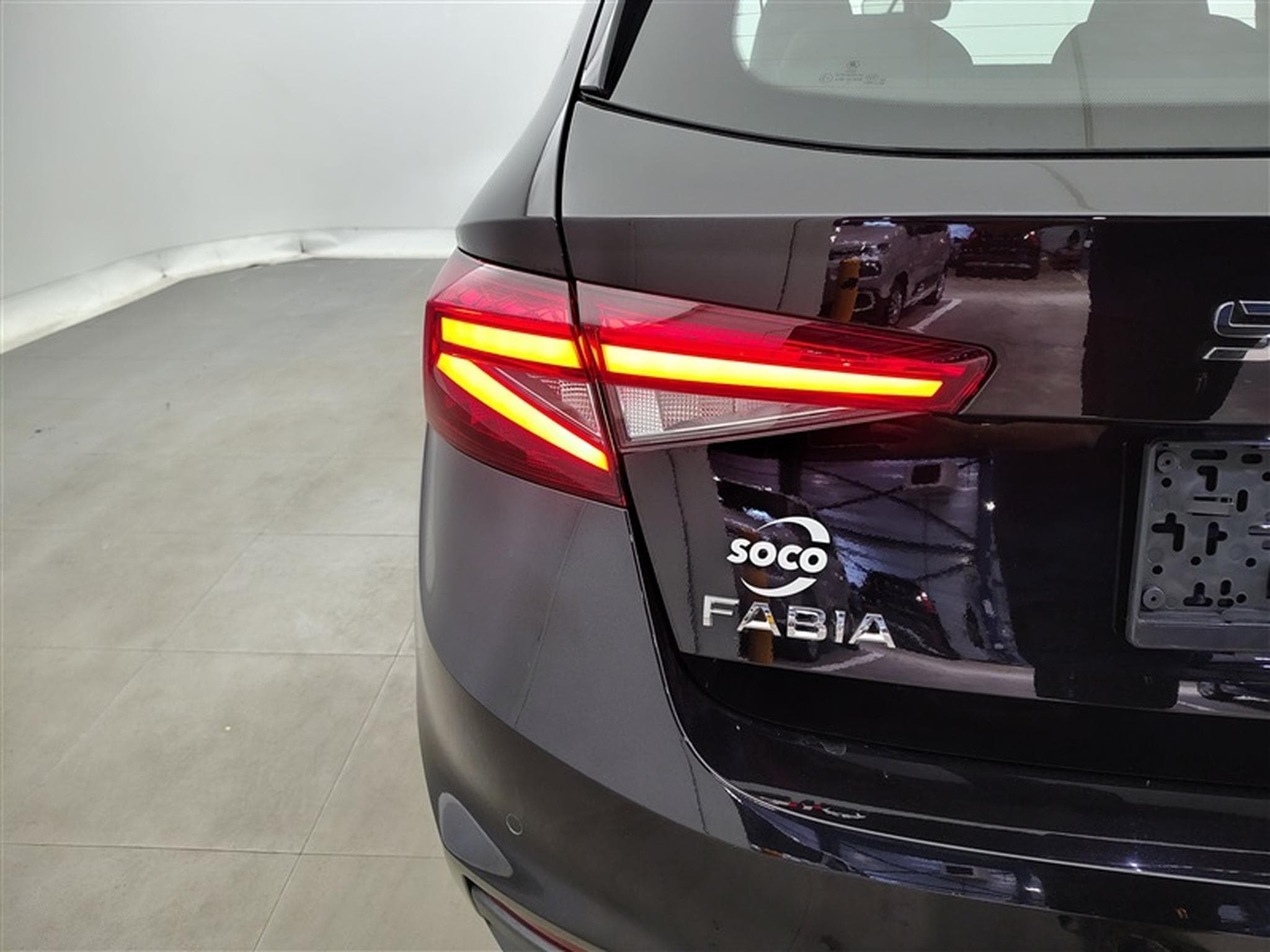 Skoda Fabia 1.0 TSI 115cv DSG Clever CARPLAY / FULL LED / KEYLESS / PDC (2026) - Photo 16