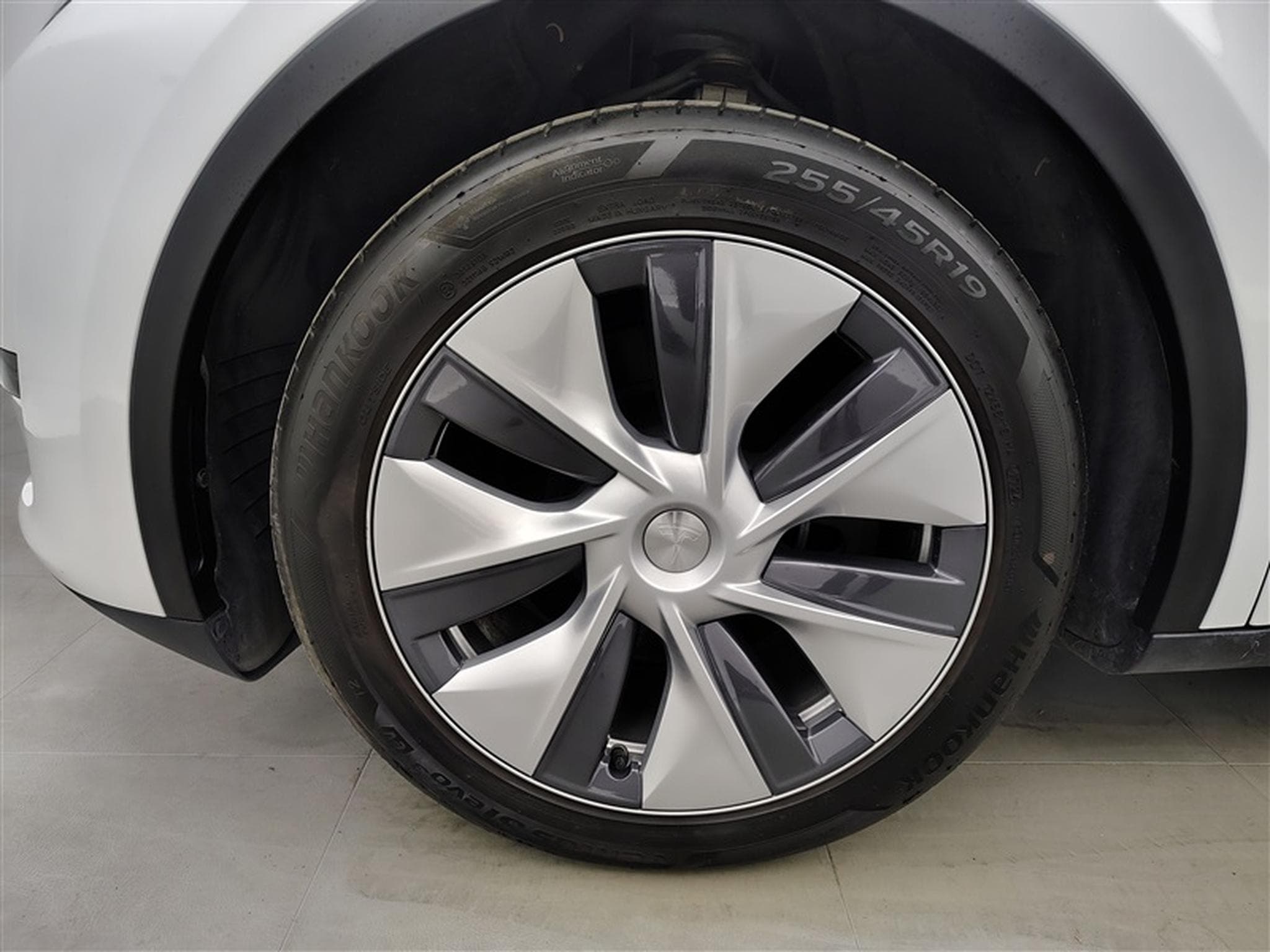 Tesla Model Y Standard Range RWD NAVI / FULL LED / CUIR / PANO / CAMERA360 (2024) - Photo 6