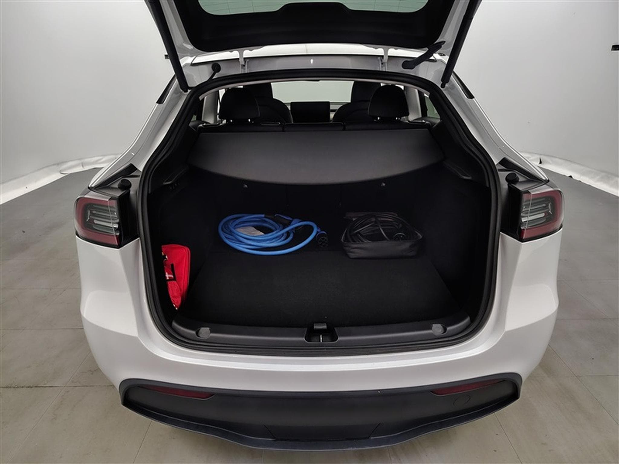 Tesla Model Y Standard Range RWD NAVI / FULL LED / CUIR / PANO / CAMERA360 (2024) - Photo 14