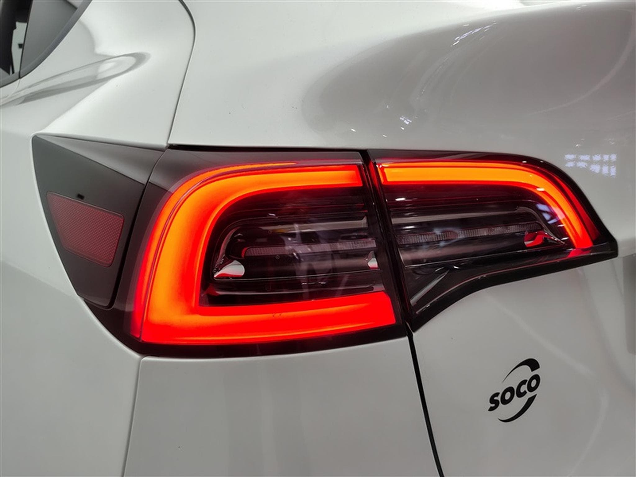Tesla Model Y Standard Range RWD NAVI / FULL LED / CUIR / PANO / CAMERA360 (2024) - Photo 16