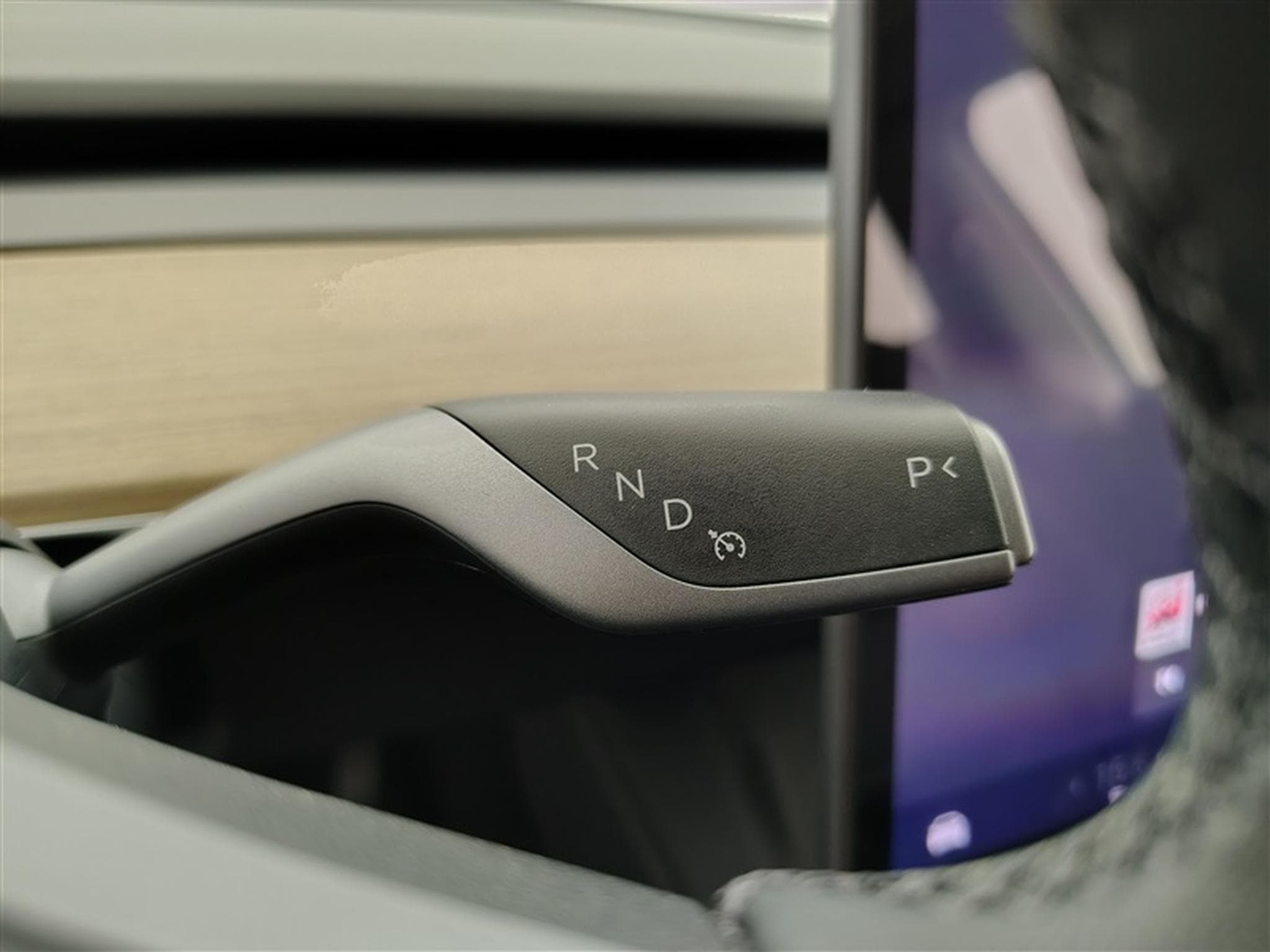 Tesla Model Y Standard Range RWD NAVI / FULL LED / CUIR / PANO / CAMERA360 (2024) - Photo 12