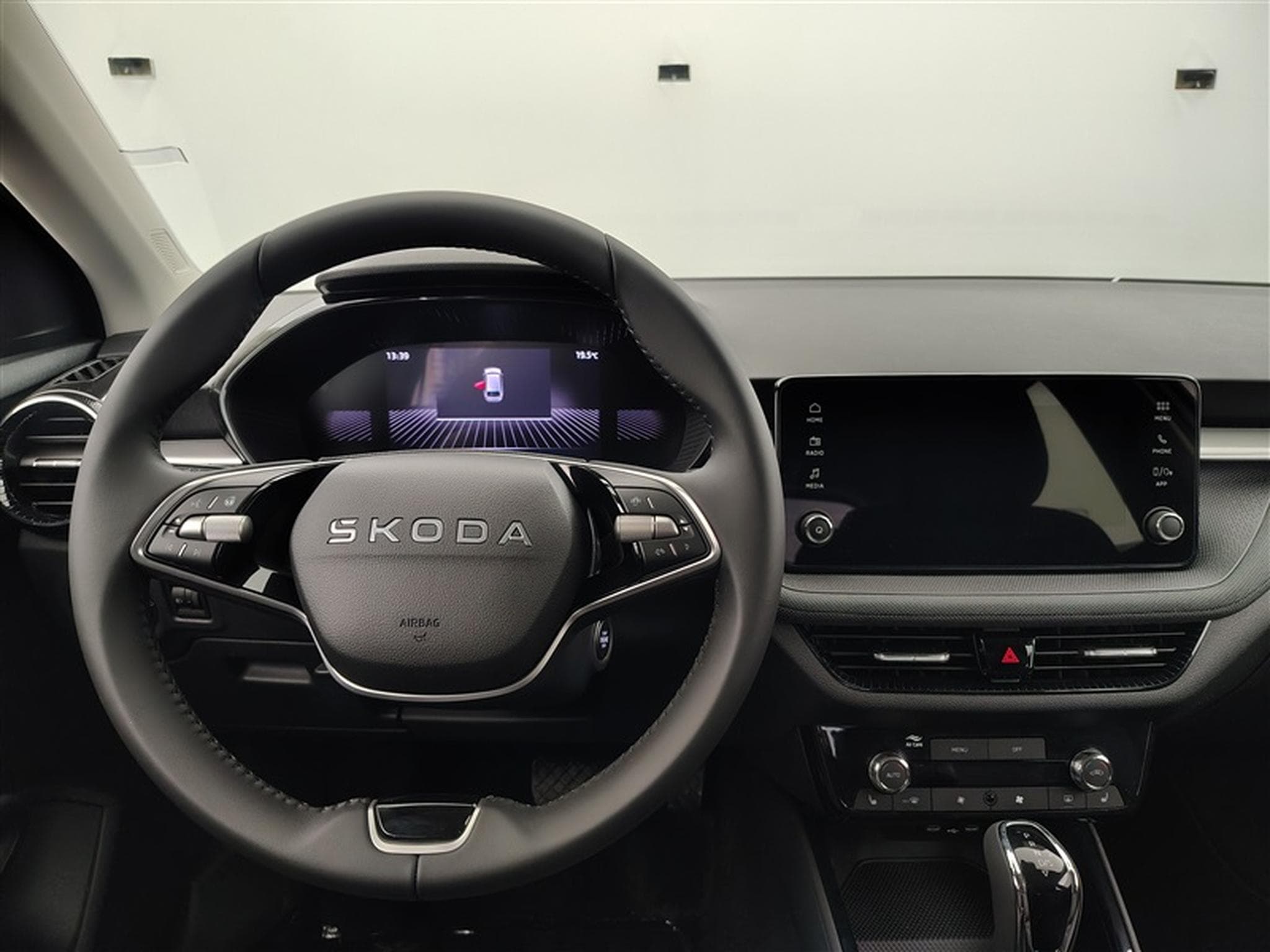 Skoda Fabia 1.0 TSI 115cv DSG Clever CARPLAY / FULL LED / KEYLESS / PDC (2026) - Photo 9