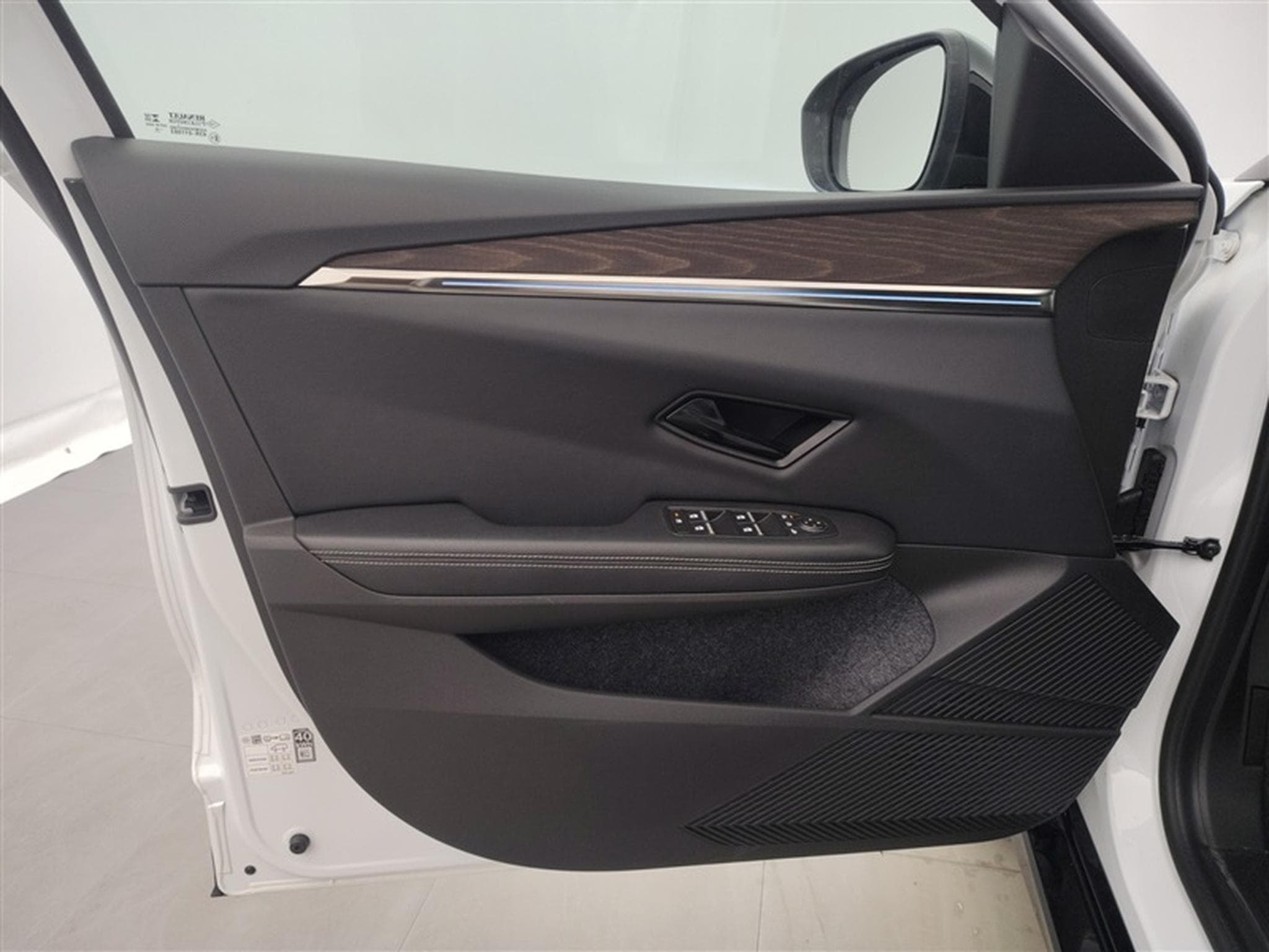 Renault Megane 40kWh Iconic NAVI / FULL LED / CUIR / CAMERA / JA 20" (2023) - Photo 18