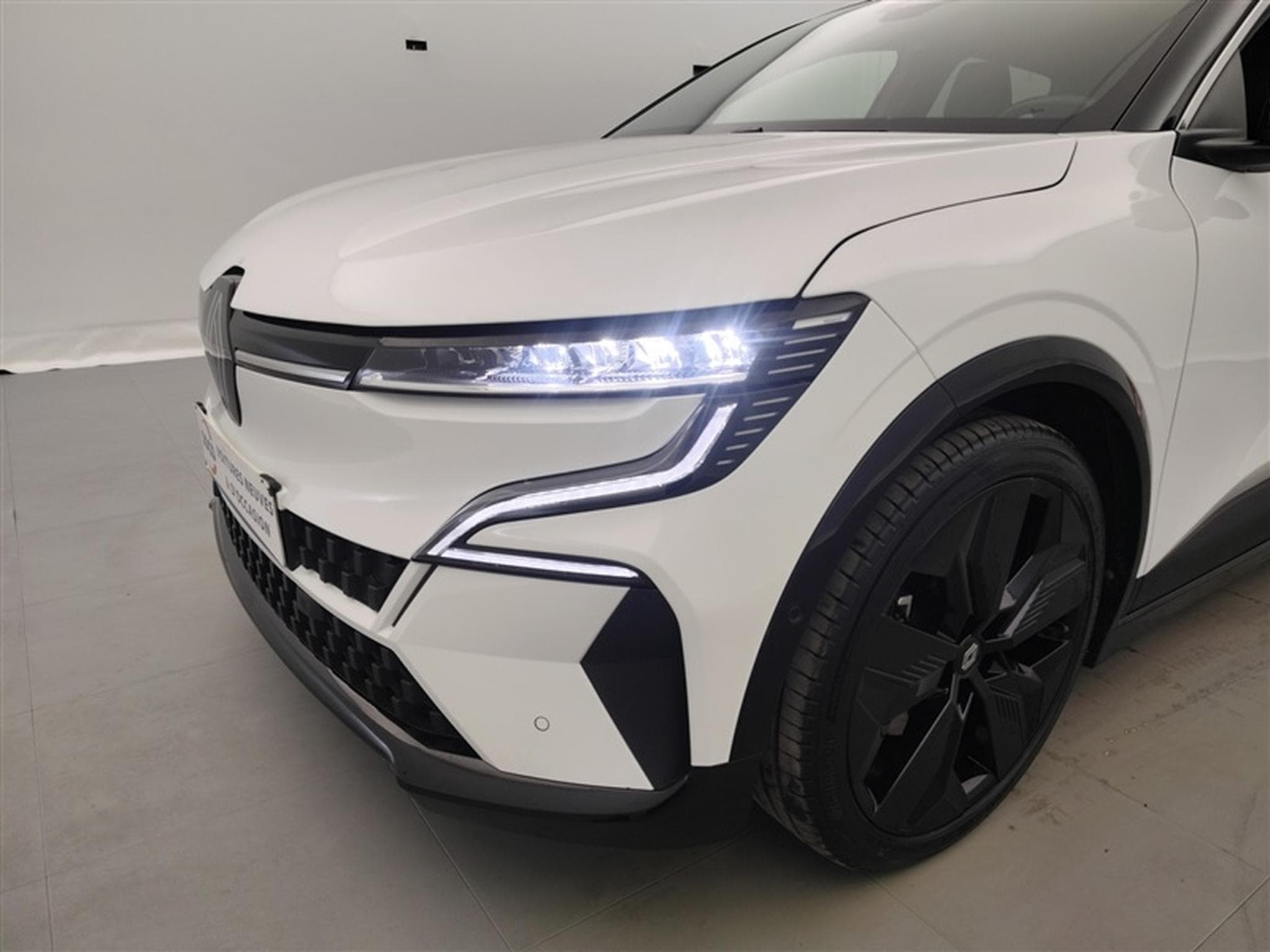 Renault Megane 40kWh Iconic NAVI / FULL LED / CUIR / CAMERA / JA 20" (2023) - Photo 16