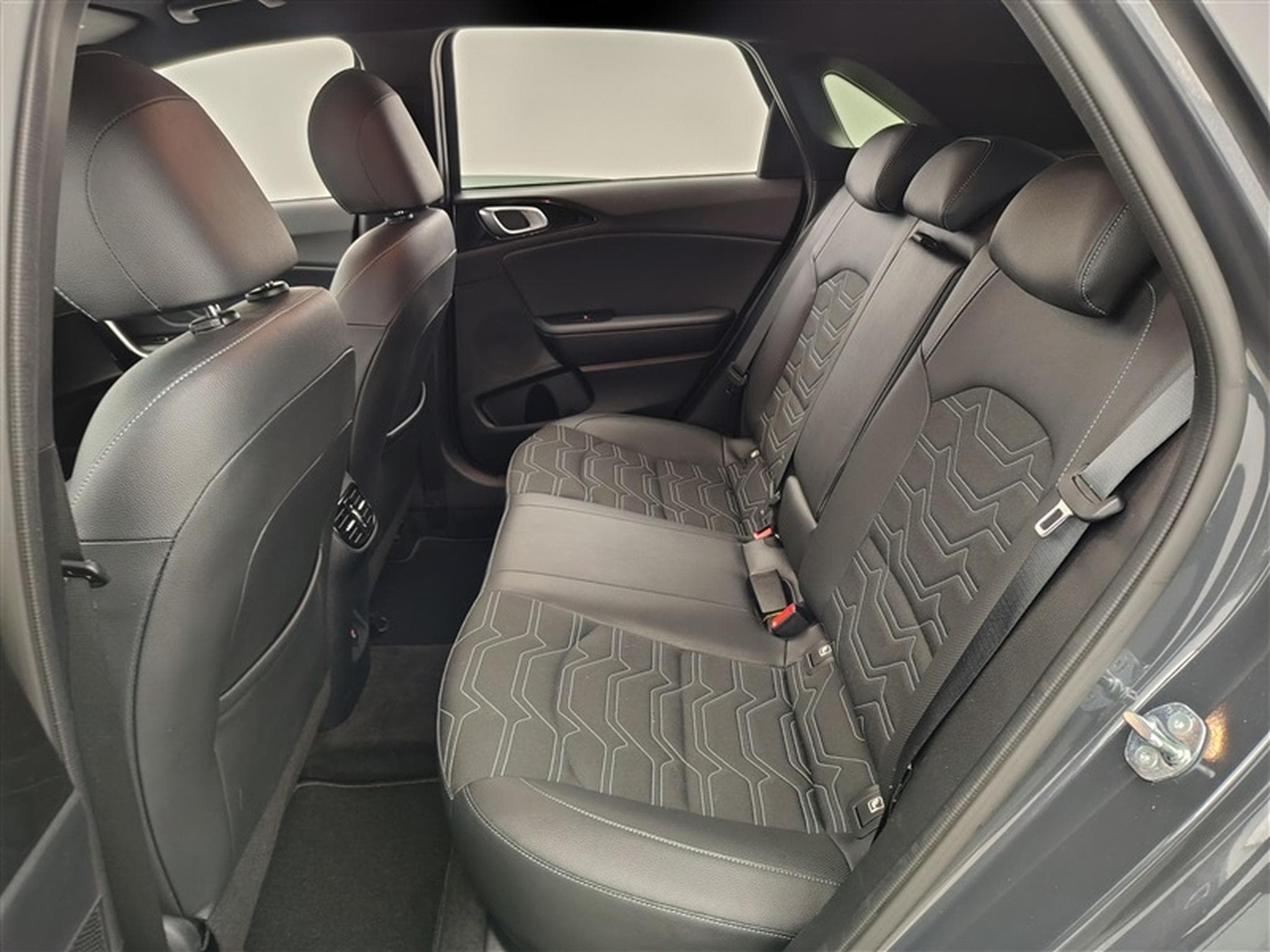 Kia Ceed Ceed 1.0 T-GDi STYLE EDITION *NAV//FULL LED//CAM/JA* (2025) - Foto 13