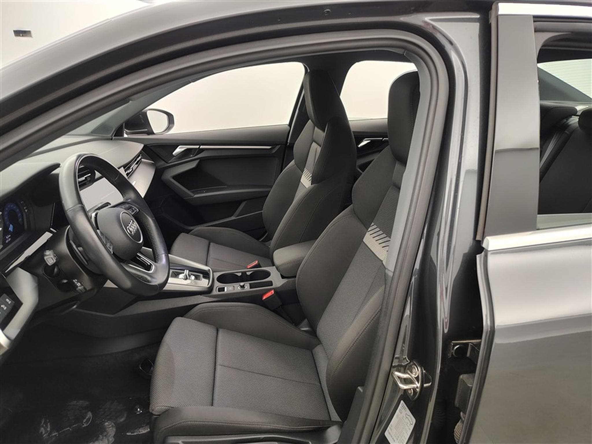 Audi A3 30 TFSI Edition Advanced S tronic Navi / PDC (2023) - Photo 7