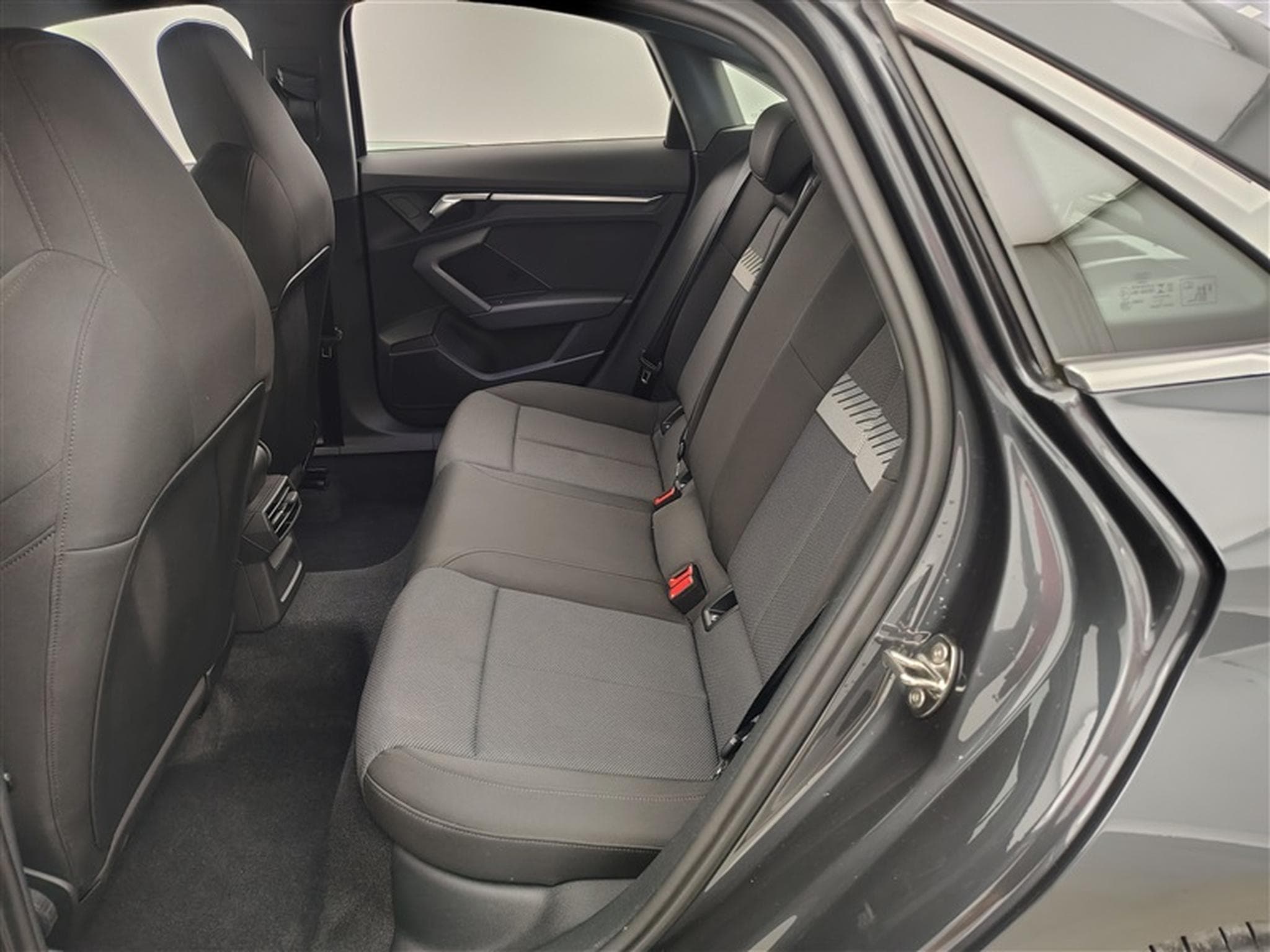 Audi A3 30 TFSI Edition Advanced S tronic Navi / PDC (2023) - Photo 13