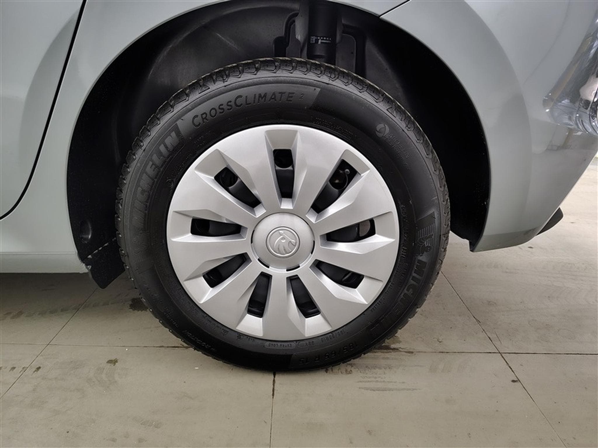 Skoda Fabia 1.0 TSI 115cv DSG Clever CARPLAY / FULL LED / KEYLESS / PDC (2026) - Photo 6