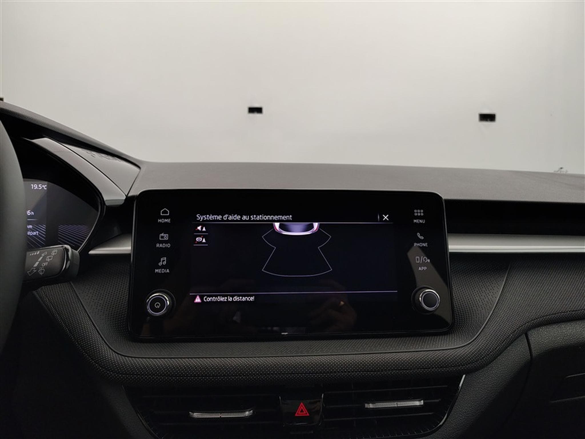 Skoda Fabia 1.0 TSI 115cv DSG Clever CARPLAY / FULL LED / KEYLESS / PDC (2026) - Photo 17