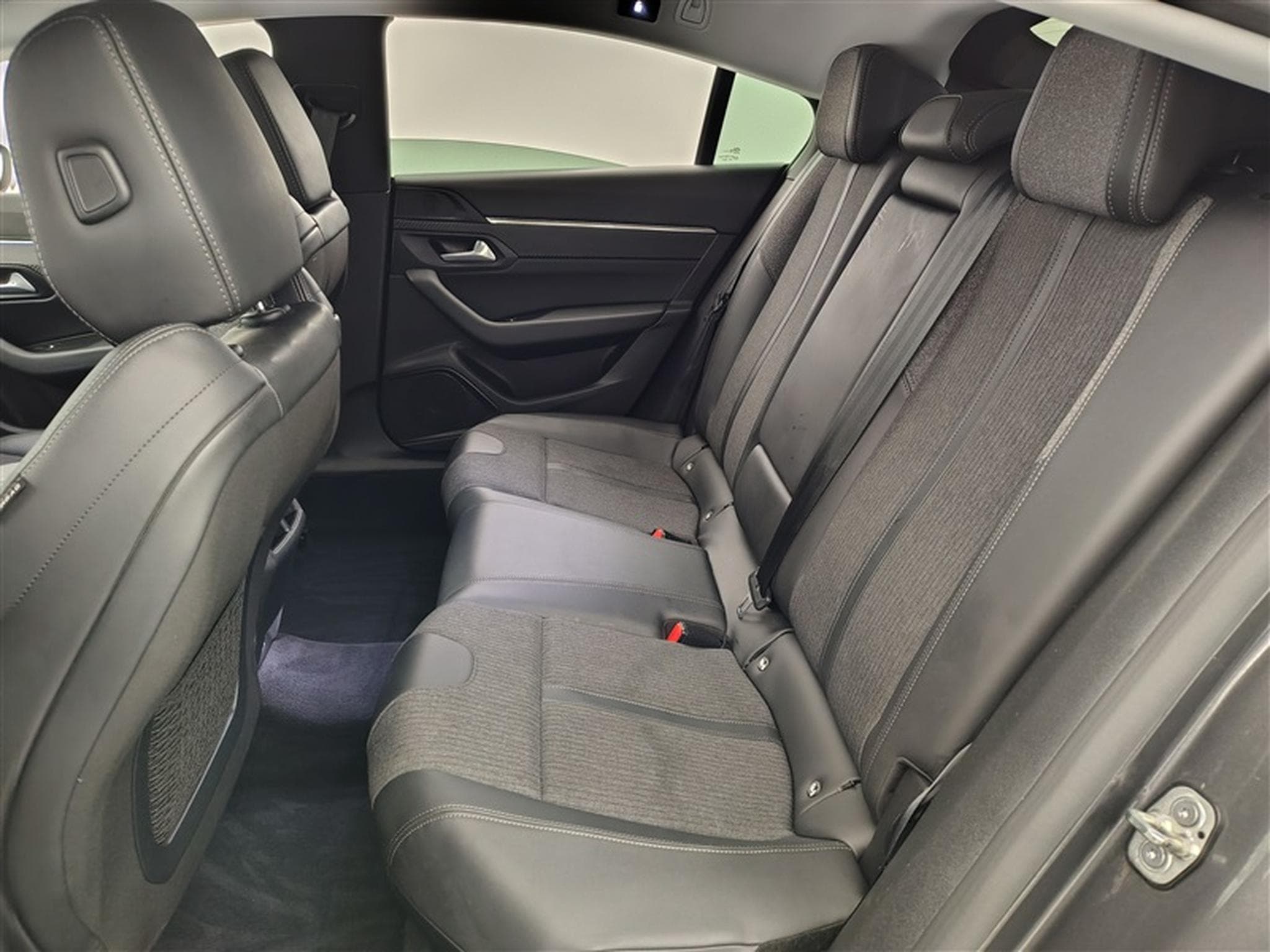 Peugeot 508 1.5 BlueHDi 130cv EAT8 Allure Pack NAVI / KEYLESS / CAMERA (2021) - Photo 13
