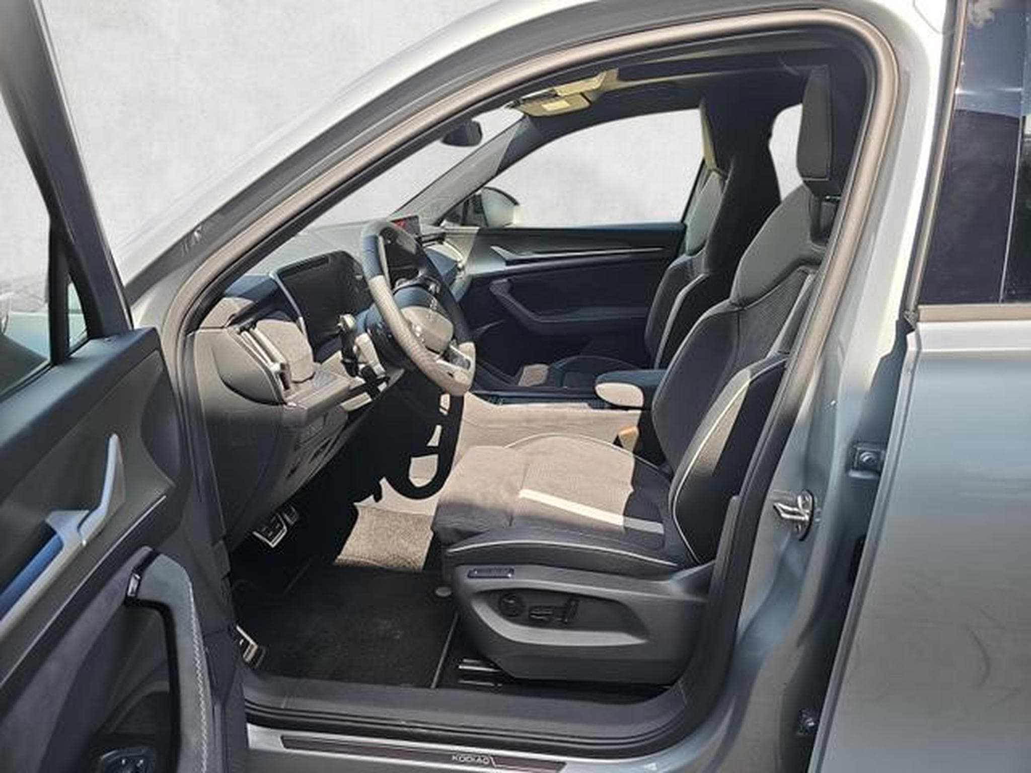 Skoda Kodiaq 1.5 TSI iV 150 kW Sportline (2026) - Foto 9