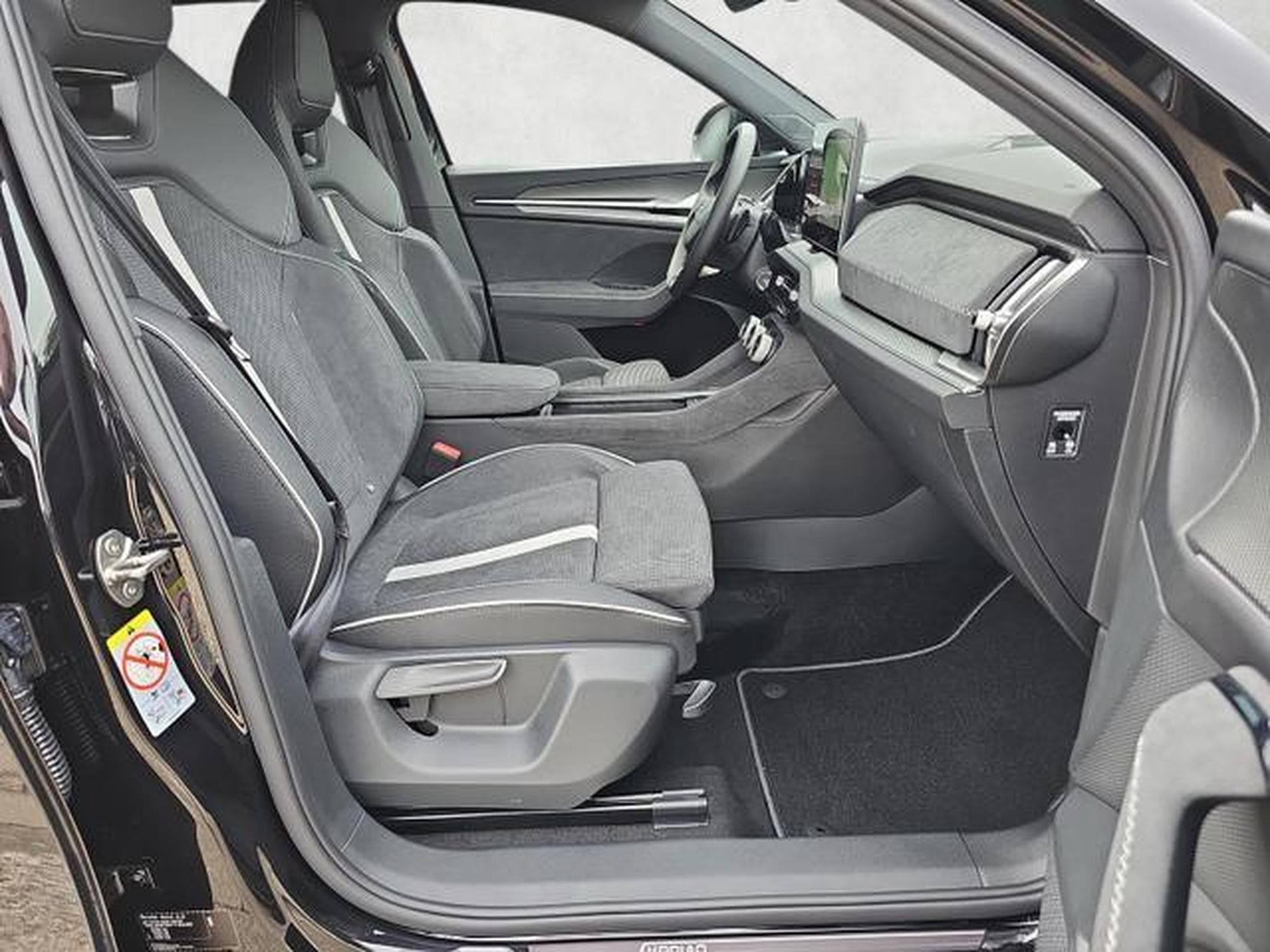Skoda Kodiaq 1.5 TSI iV 150 kW Sportline (2026) - Foto 10