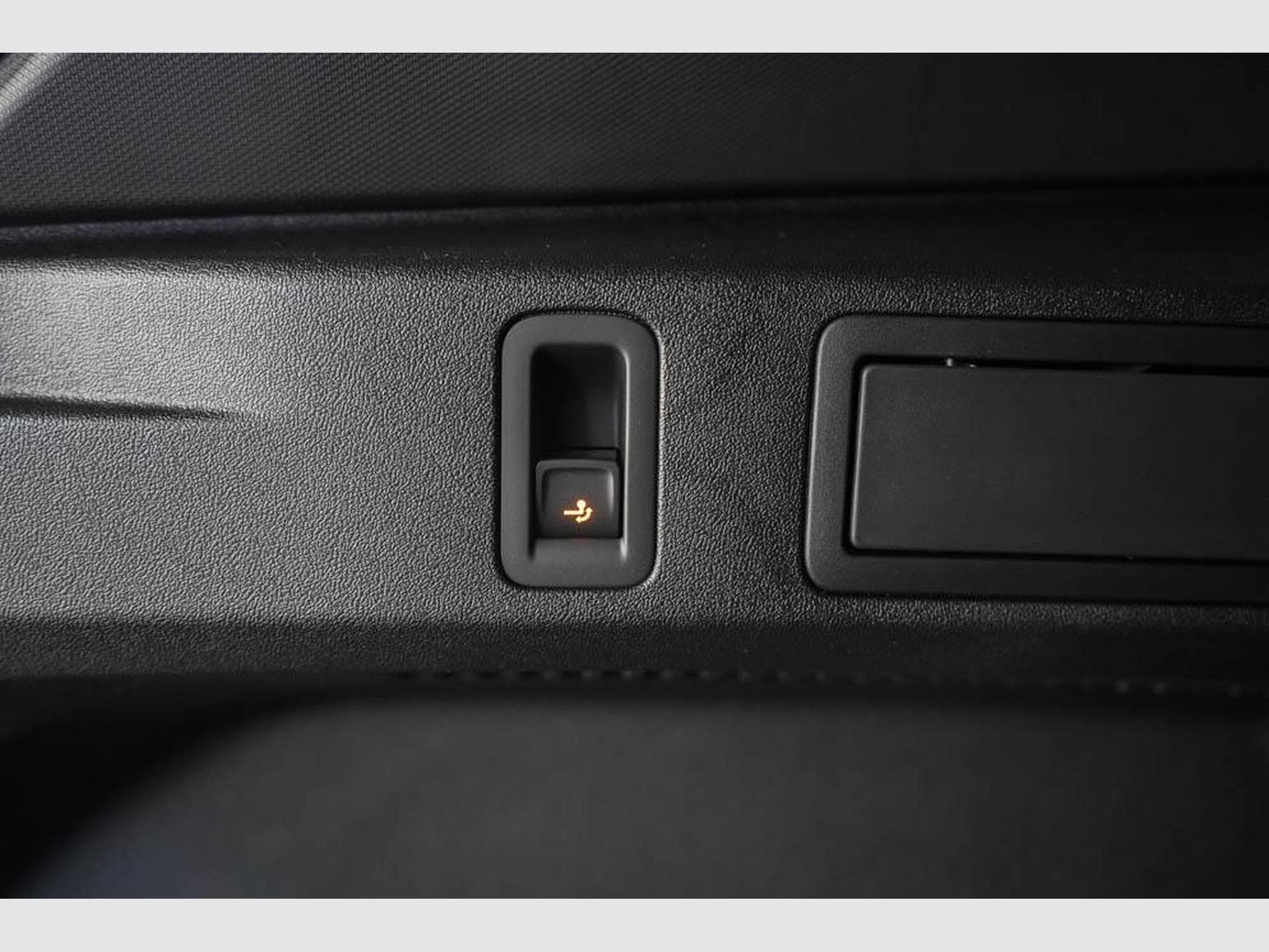 VW Tiguan 2,0 TDI DSG (2025) - Photo 20