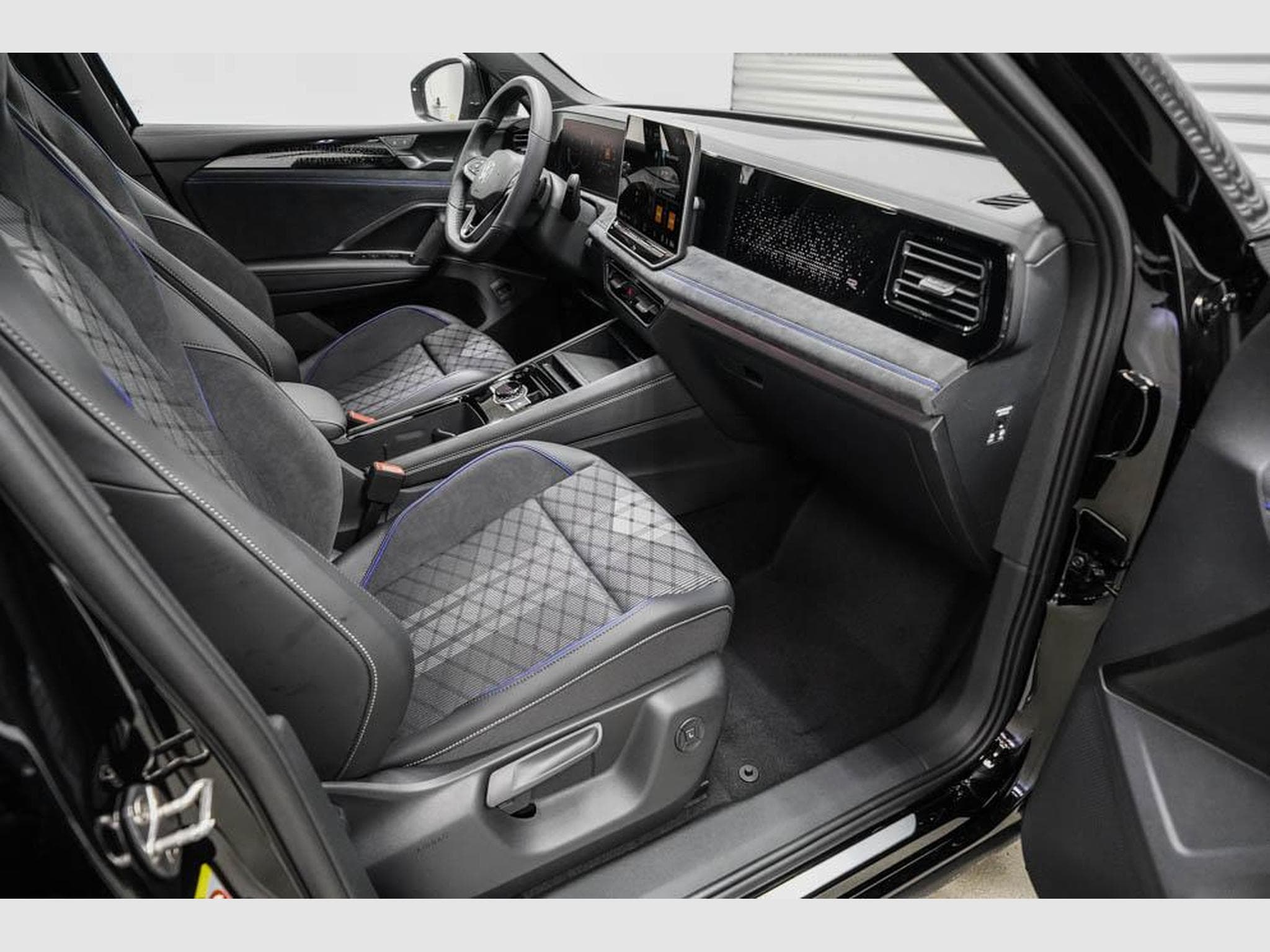 VW Tiguan 2,0 TDI DSG (2025) - Photo 22