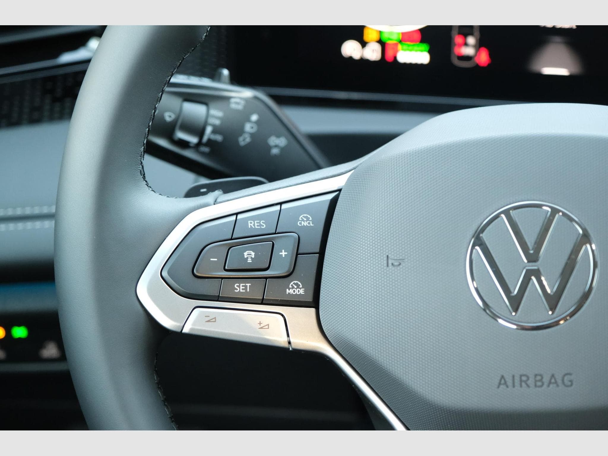 VW Tiguan eHybrid Life DCC (2026) - Foto 24