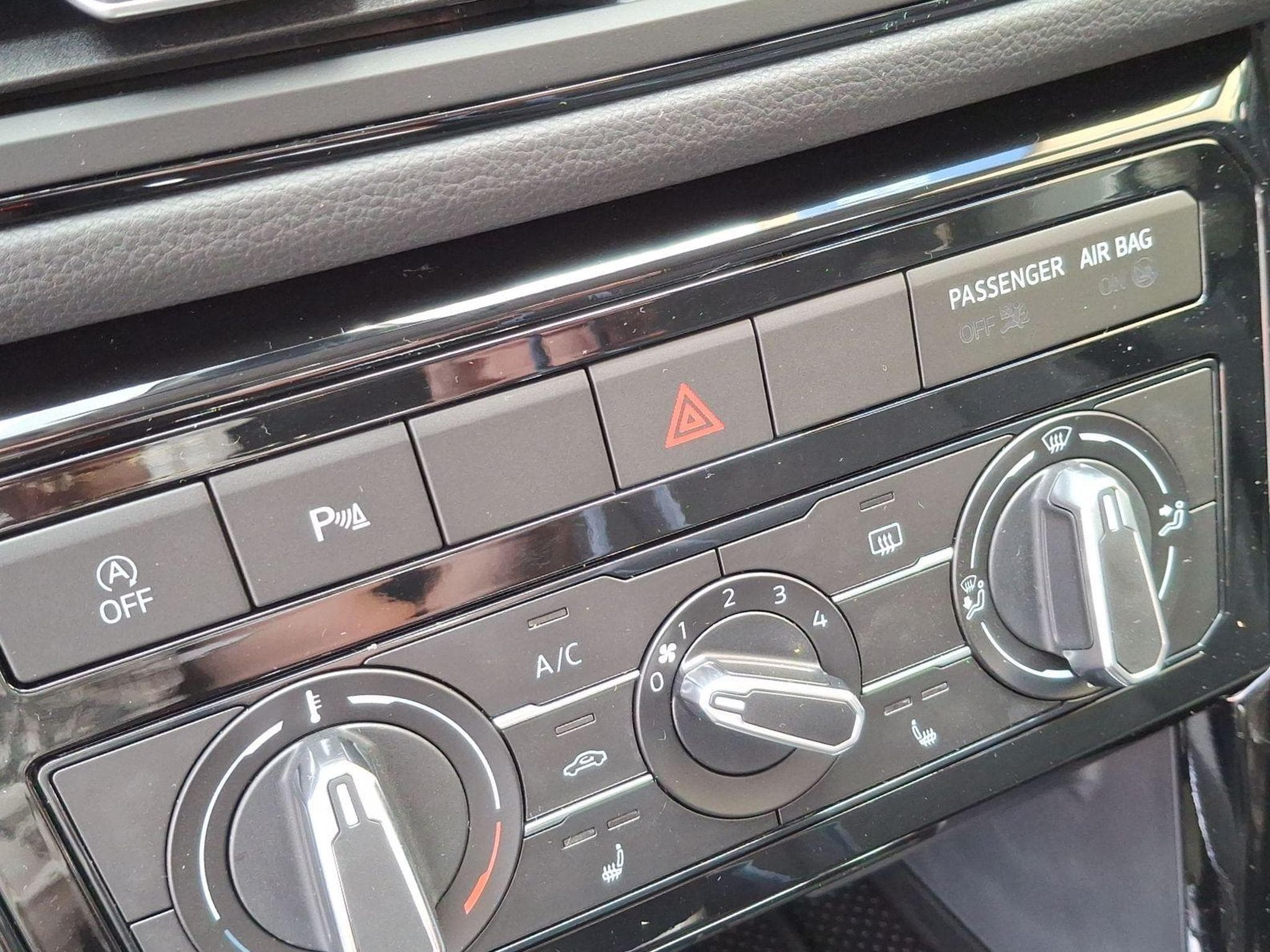 VW T-Cross Limited Life AHK (2026) - Photo 16